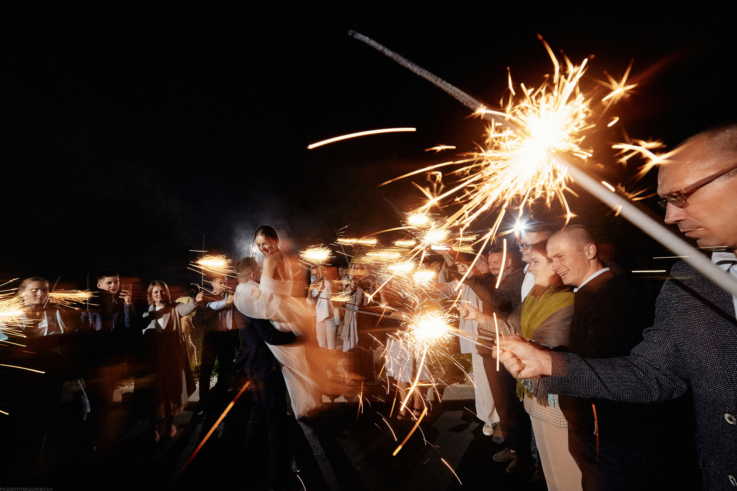 CLOUDS. LEADING. BLOGGER. Дмитрий Мазуркевич: Профессиональный Репортажный Фотограф