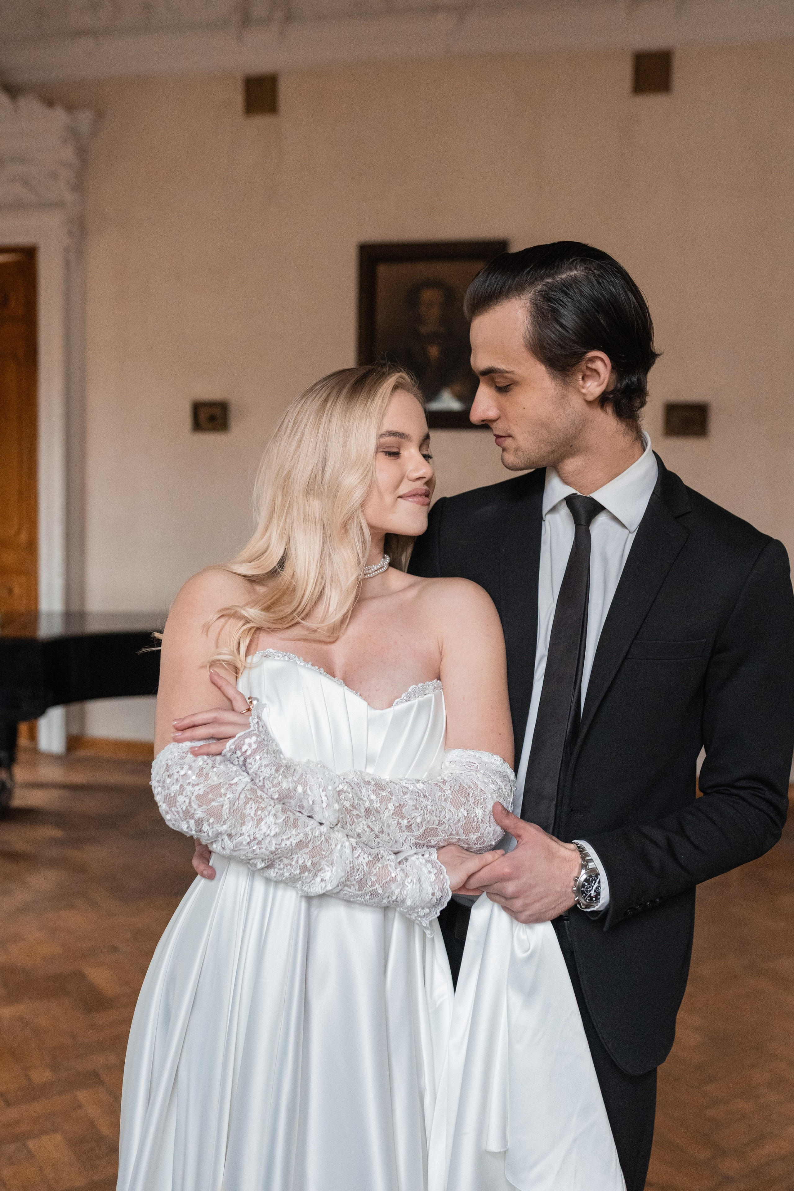 Свадебная фотосессия в Пушкинской библиотеке. Свадебный фотограф в Москве Анна Полушина