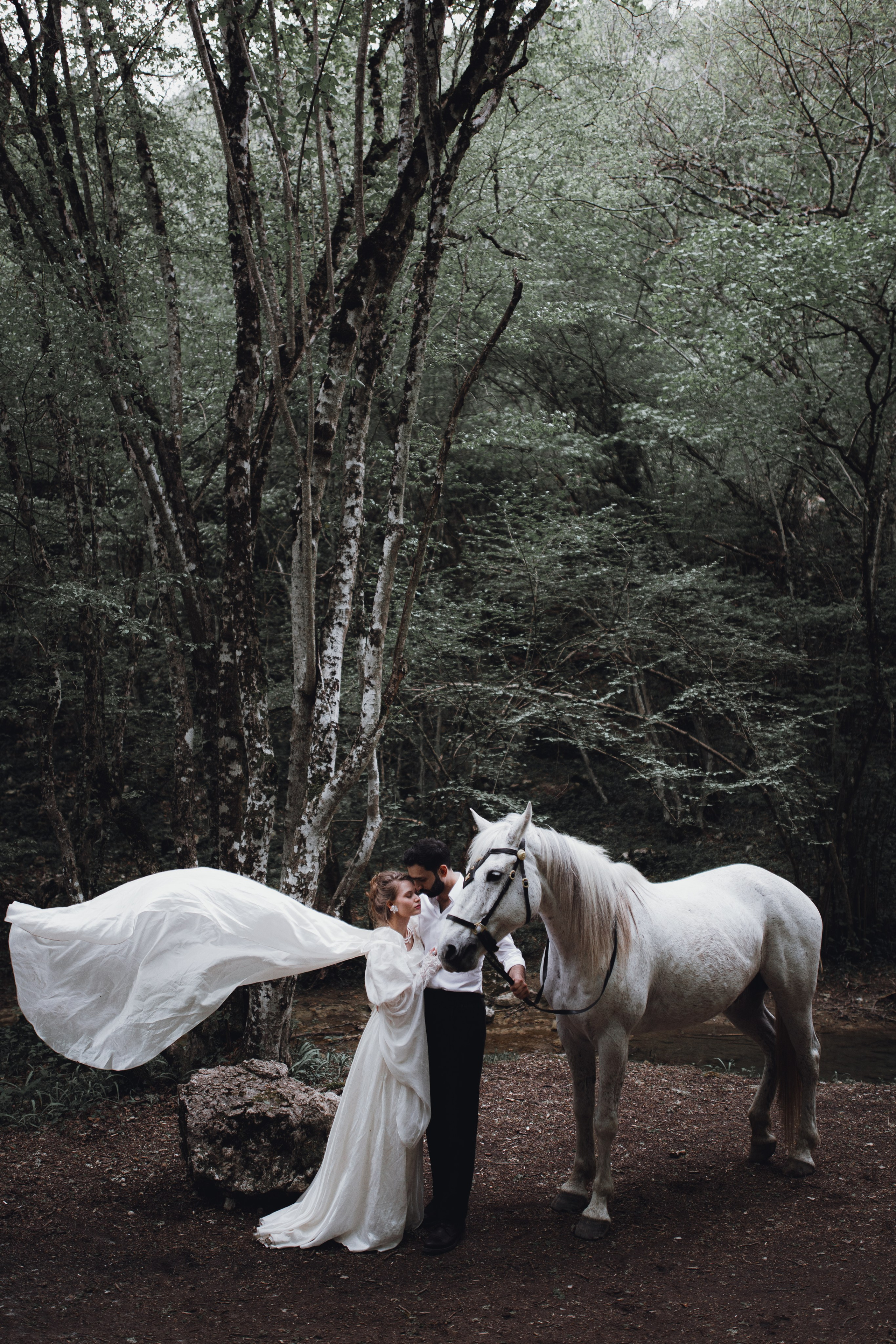 Свадебная фотосессия у водопада. Фотограф Анастасия Залевская