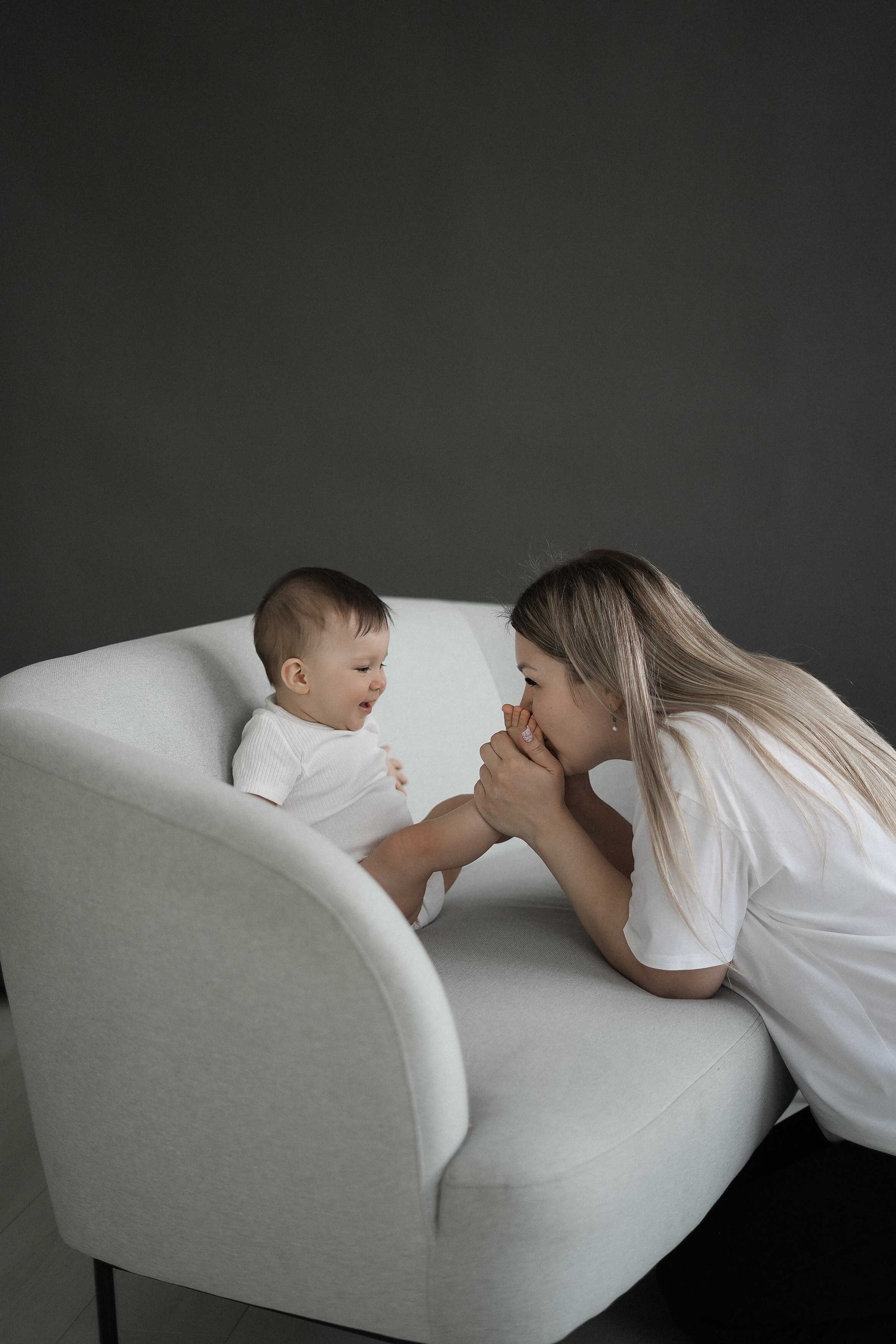 Кира и малышка Аделина. Фотограф Волгоград Анастасия Ли