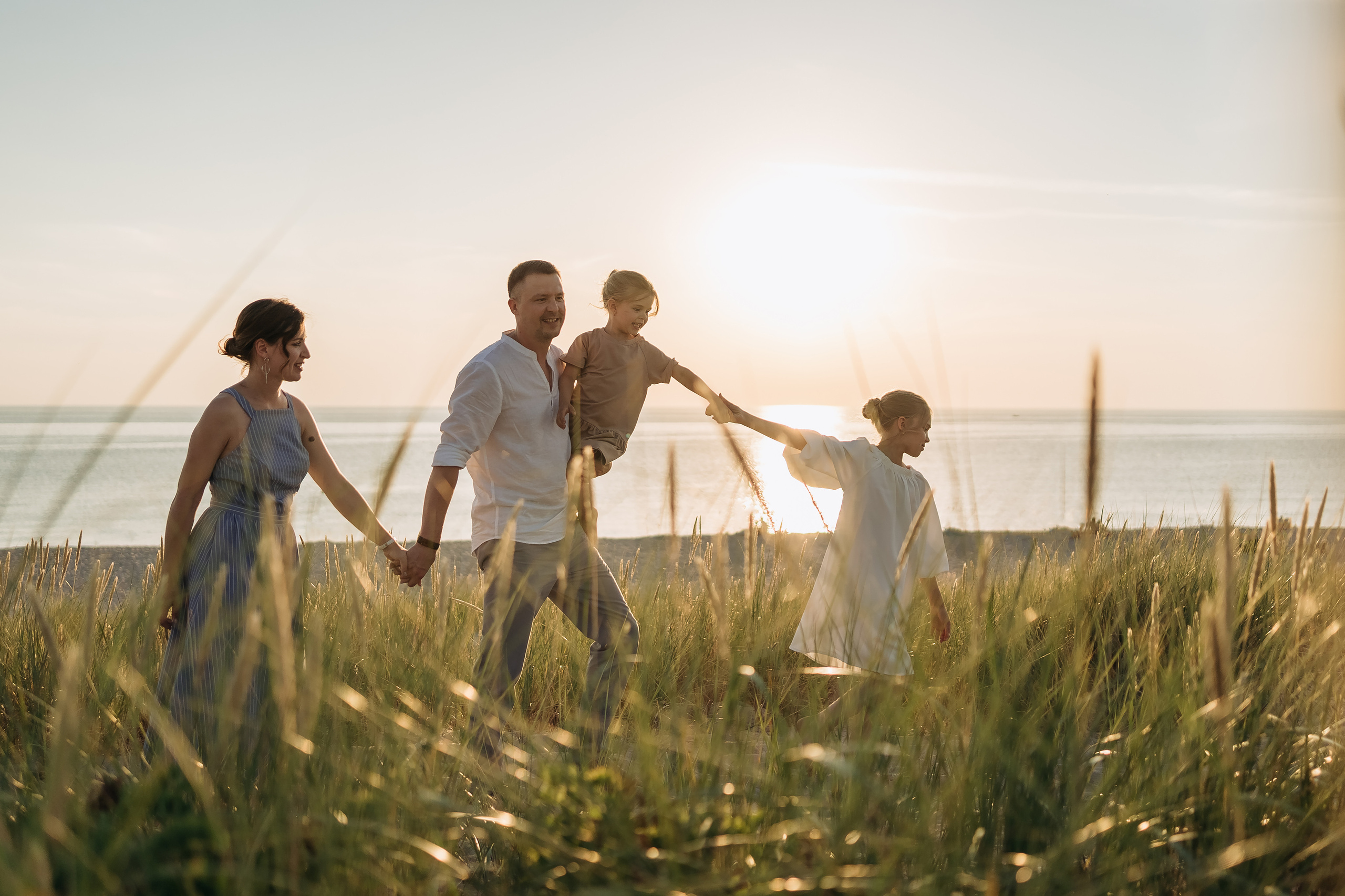 Анастасия, Сергей, Кира и Мира. Свадебный и семейный фотограф в Калининграде Алина Свиклан