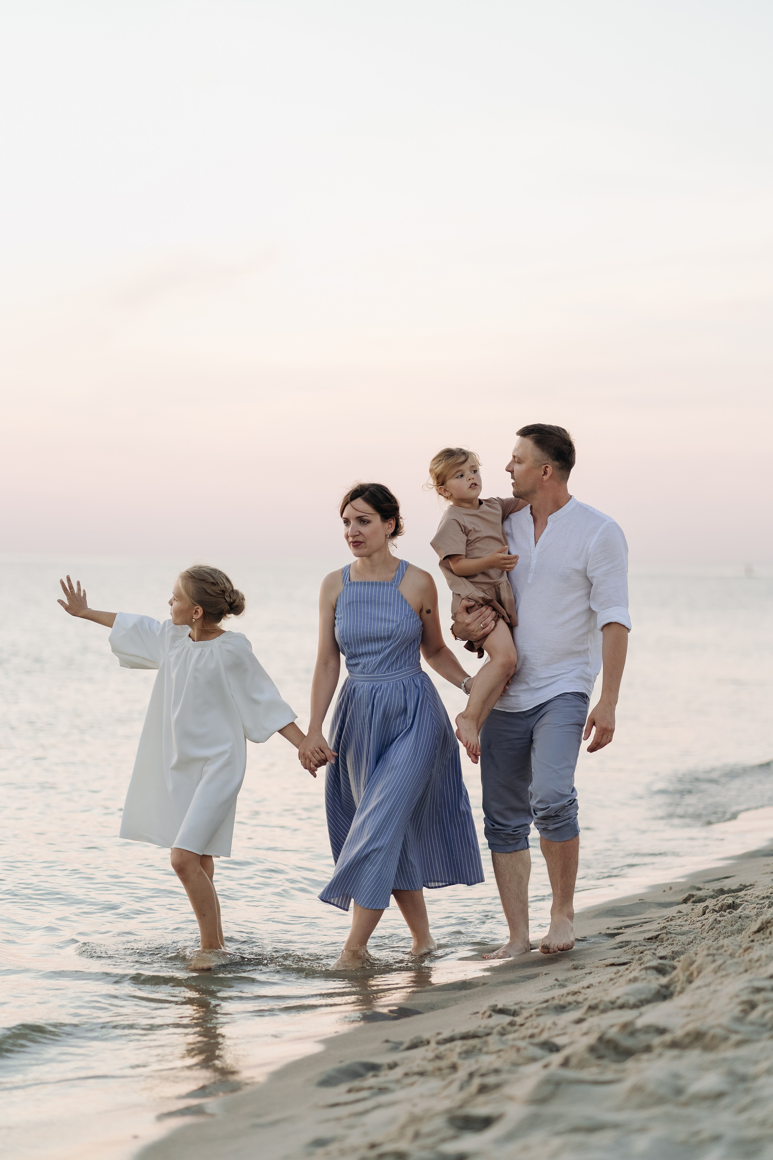Анастасия, Сергей, Кира и Мира. Свадебный и семейный фотограф в Калининграде Алина Свиклан