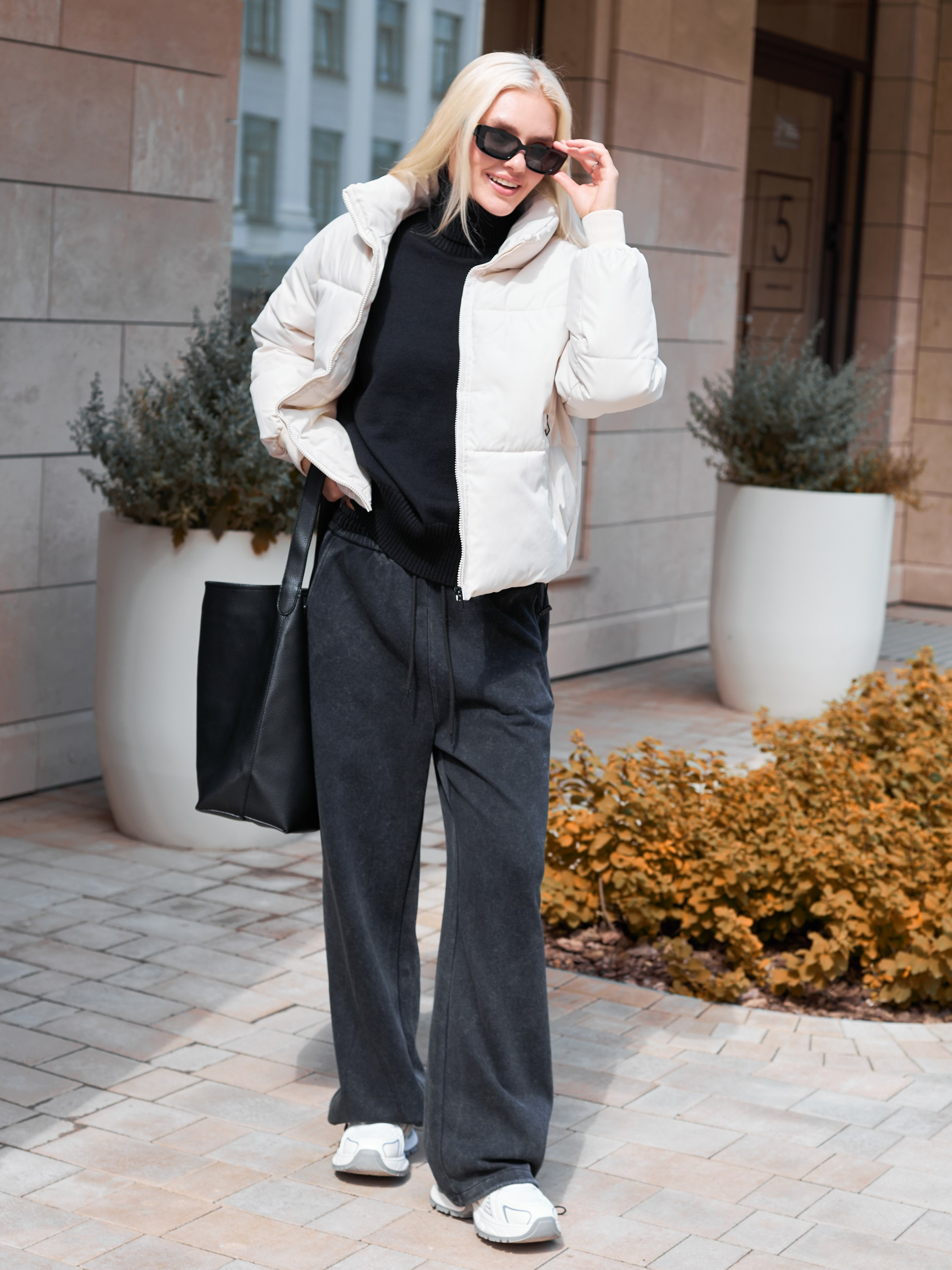 Фотосъемка курток Екатеринбург Wildberries ВБ Ozon Озон фотосессия одежды Екб заказать цена фотосъемка товара WB маркетплейс верхняя одежда. Фотограф Екатеринбург Анастасия Жерновская | Маркетплейсы и нейрофото