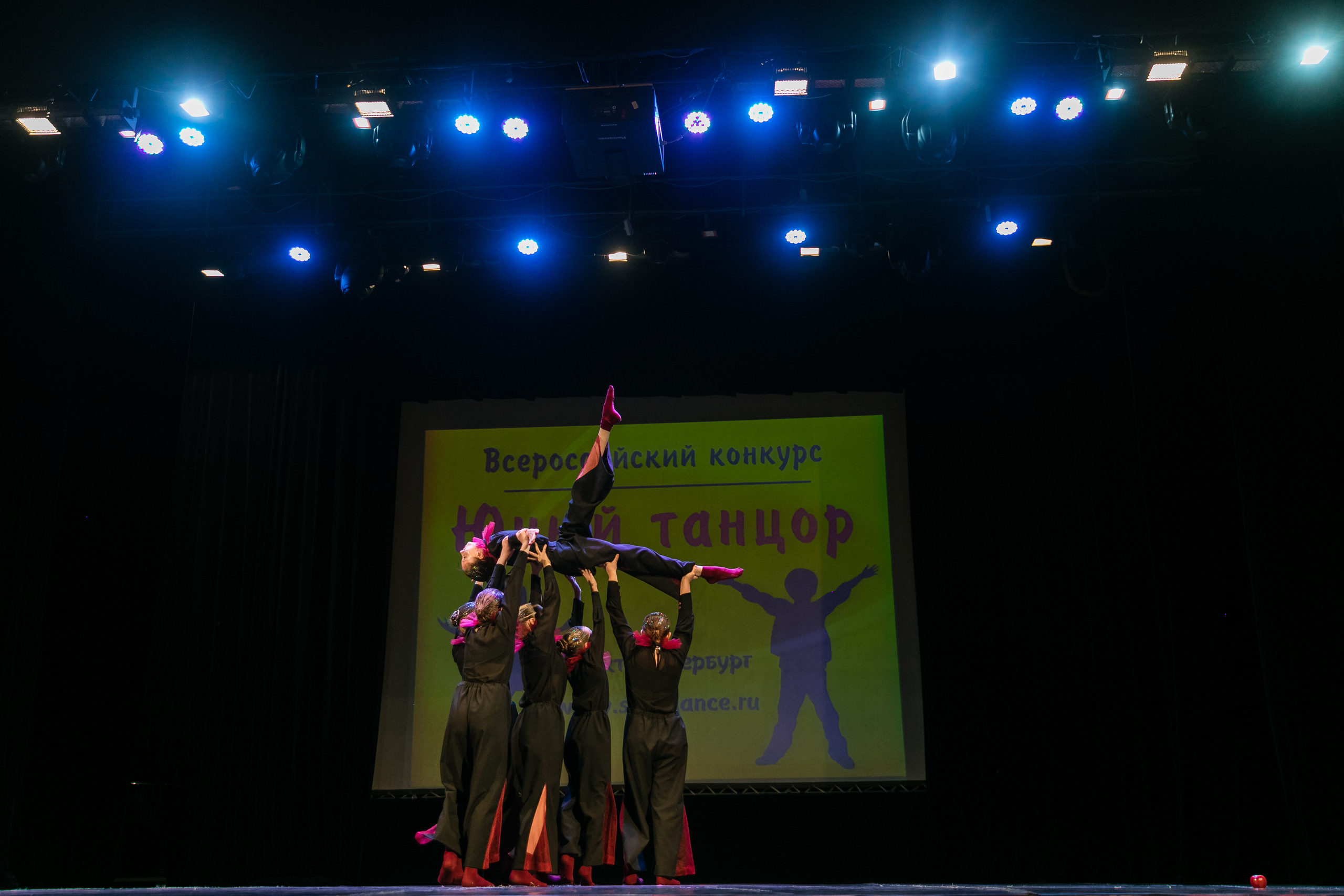 Детское танцевальное выступление. Детский и семейный фотограф в Санкт-Петербурге Елена Крюкова