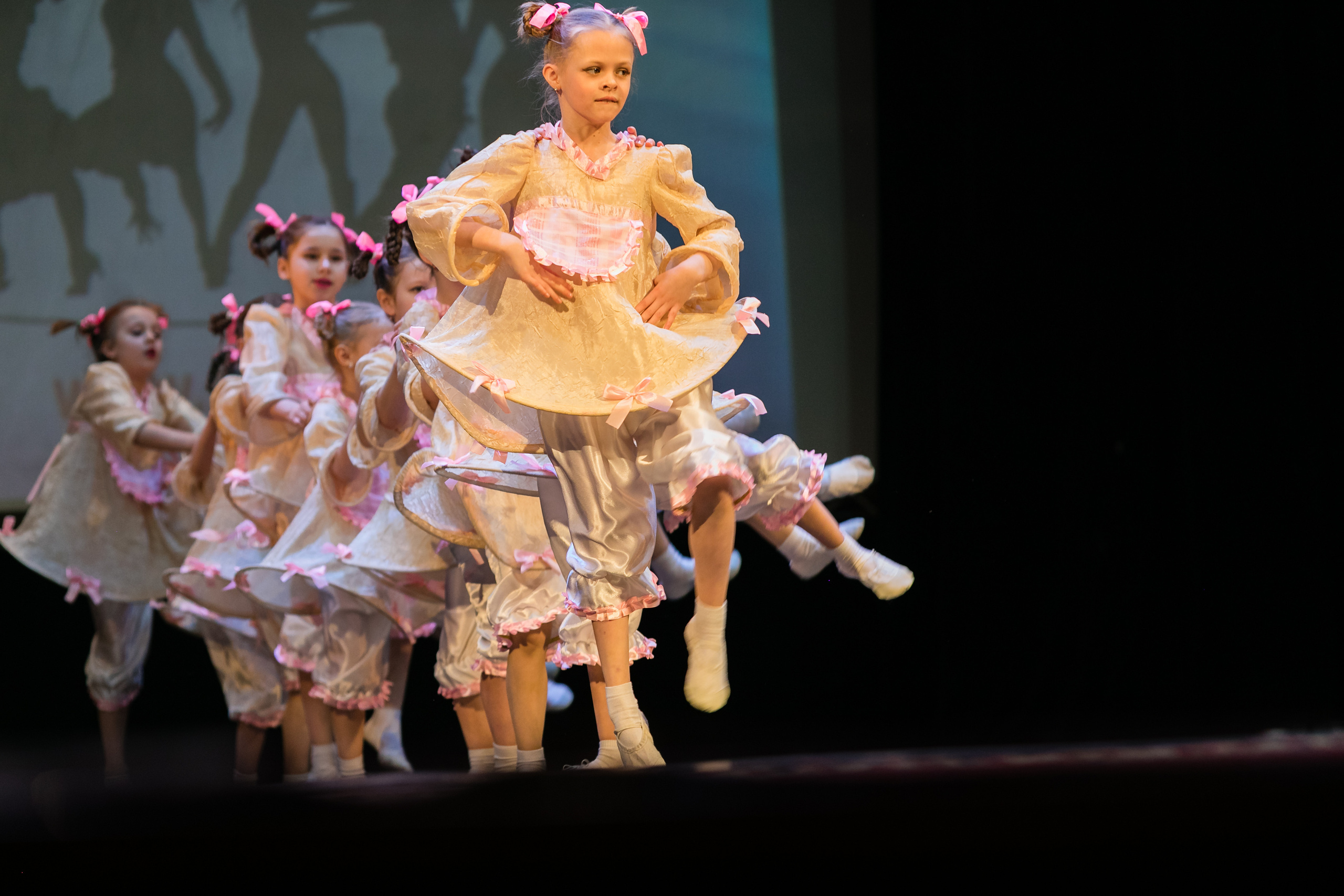 Детское танцевальное выступление. Детский и семейный фотограф в Санкт-Петербурге Елена Крюкова