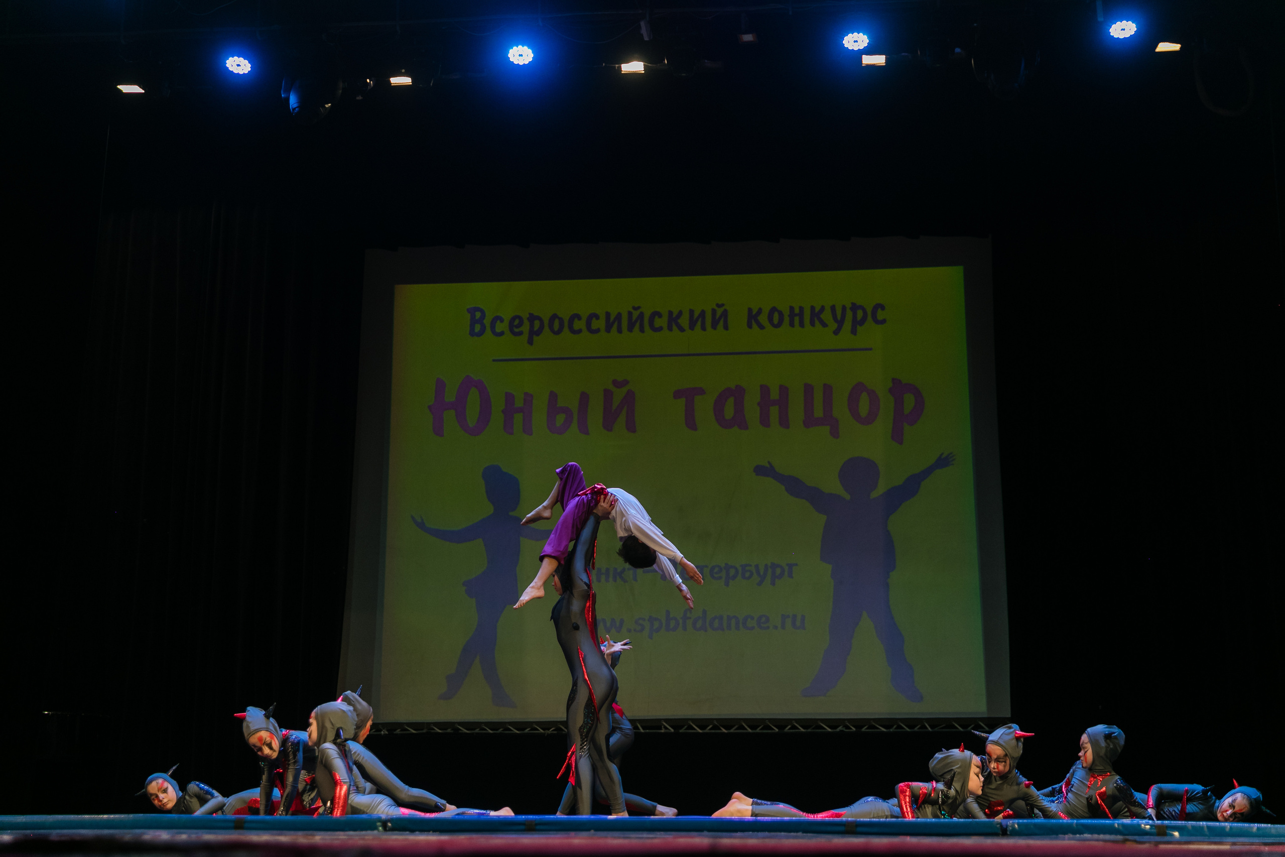 Детское танцевальное выступление. Детский и семейный фотограф в Санкт-Петербурге Елена Крюкова