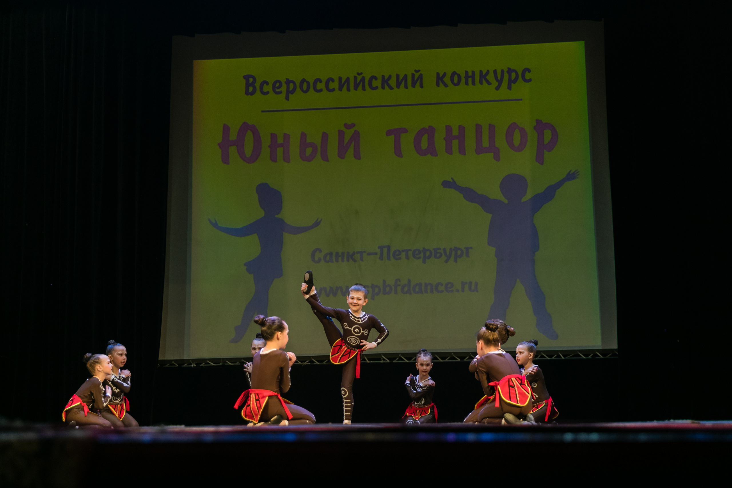 Детское танцевальное выступление. Детский и семейный фотограф в Санкт-Петербурге Елена Крюкова