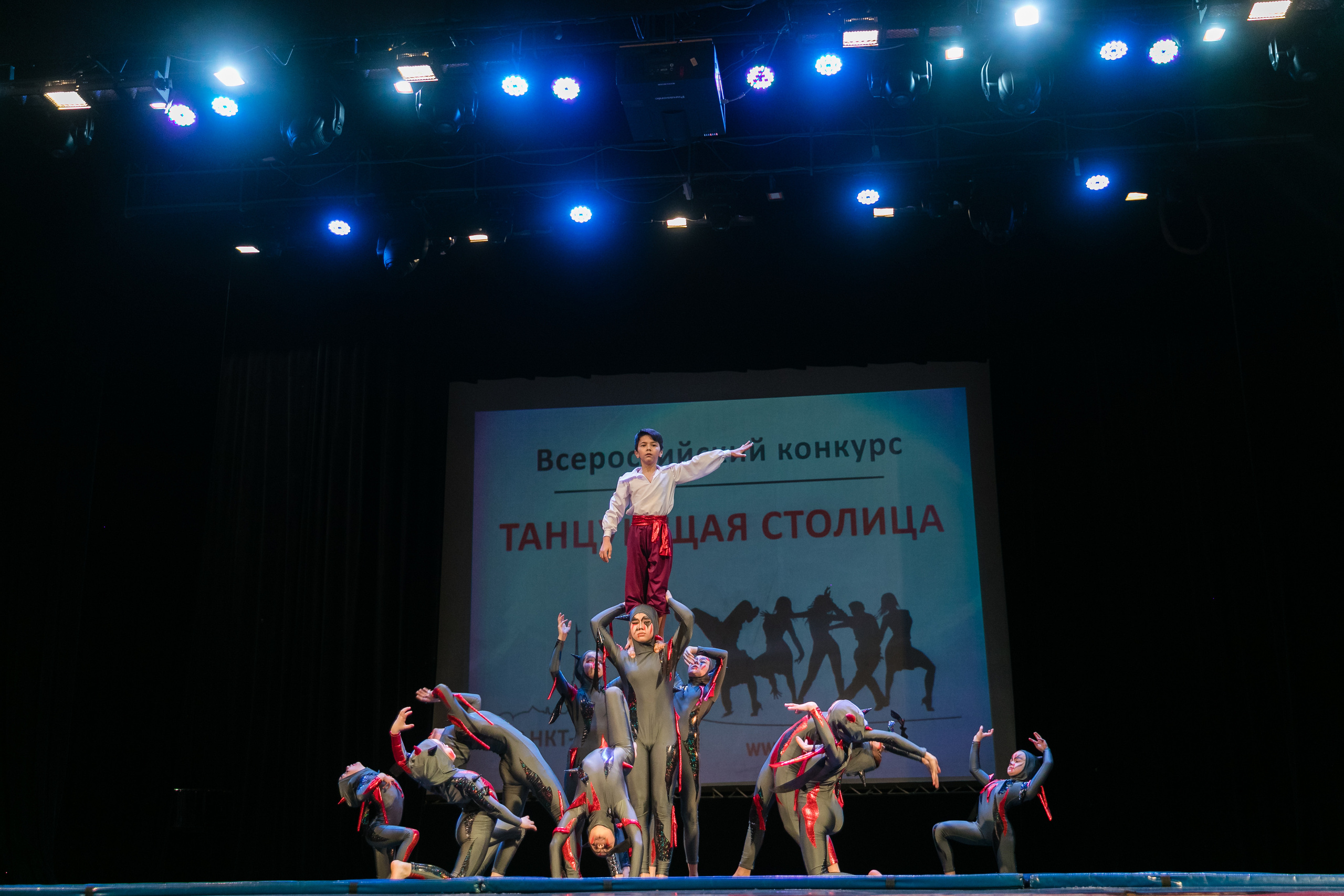 Детское танцевальное выступление. Детский и семейный фотограф в Санкт-Петербурге Елена Крюкова