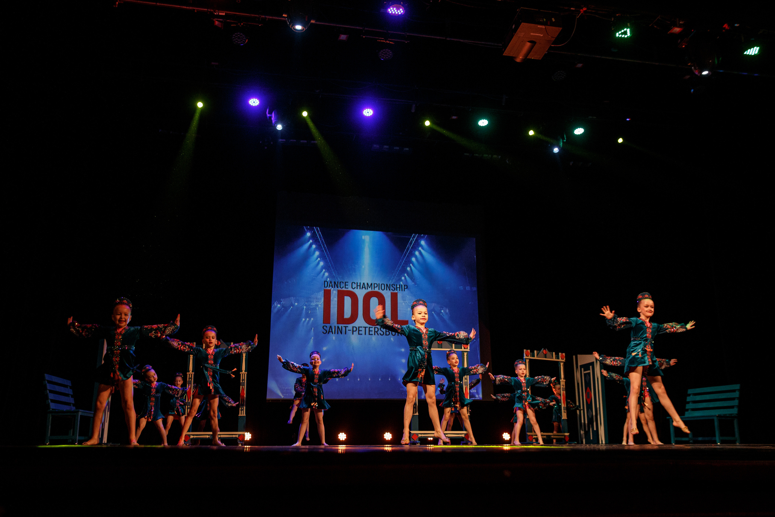 Детское танцевальное выступление. Детский и семейный фотограф в Санкт-Петербурге Елена Крюкова