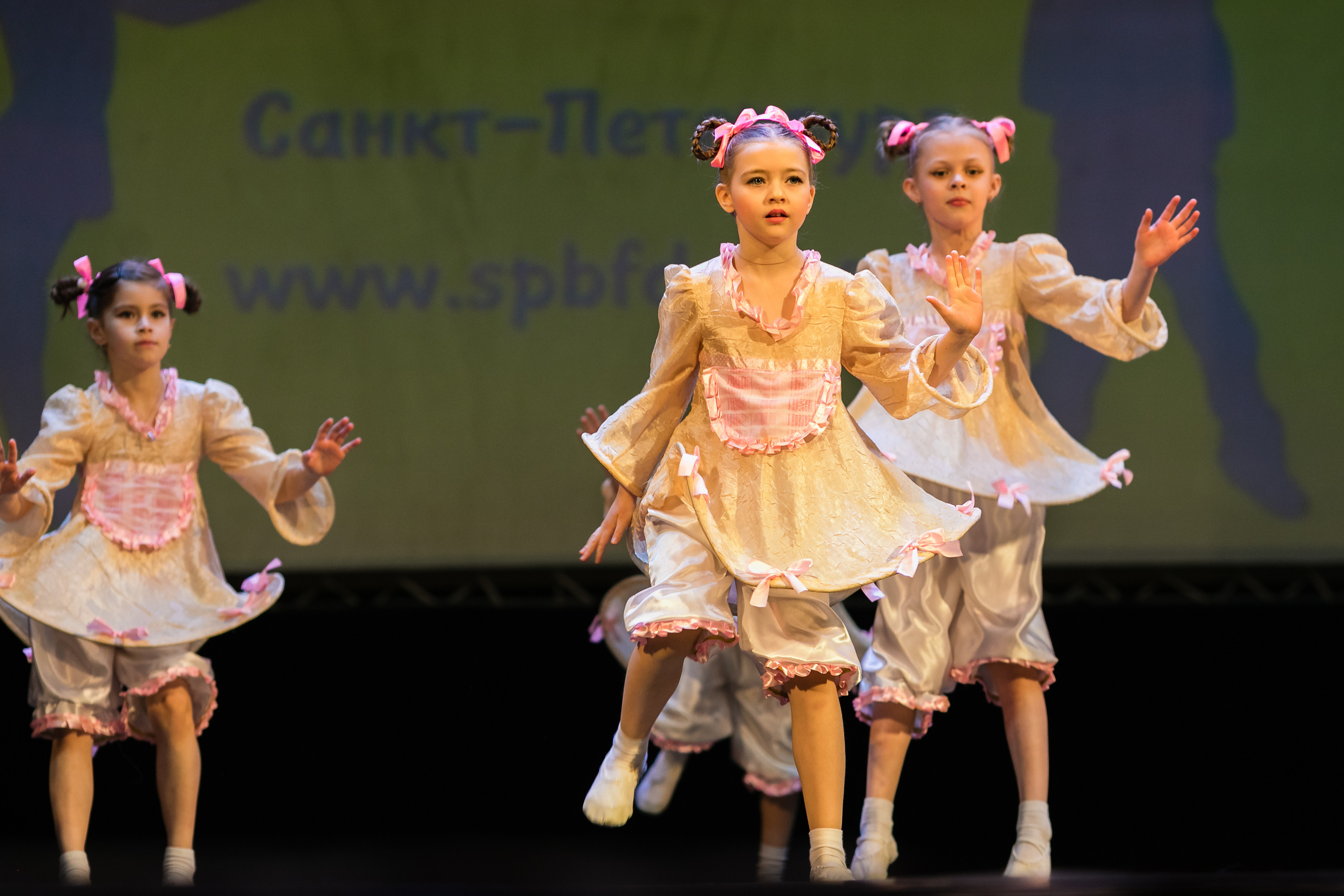 Детское танцевальное выступление. Детский и семейный фотограф в Санкт-Петербурге Елена Крюкова