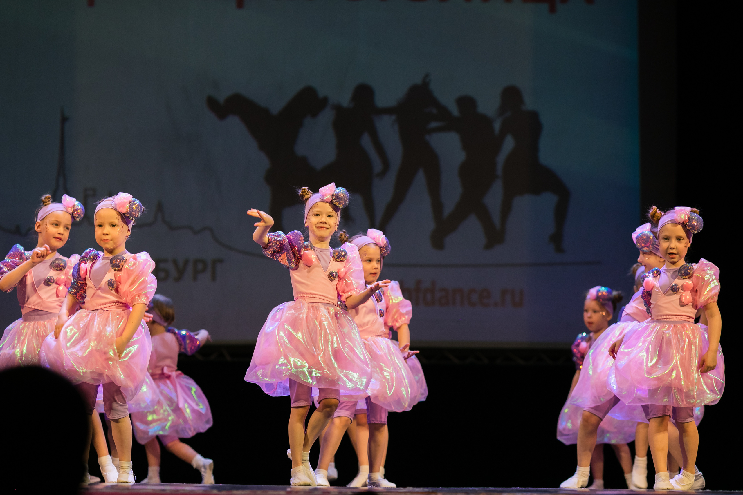 Детское танцевальное выступление. Детский и семейный фотограф в Санкт-Петербурге Елена Крюкова