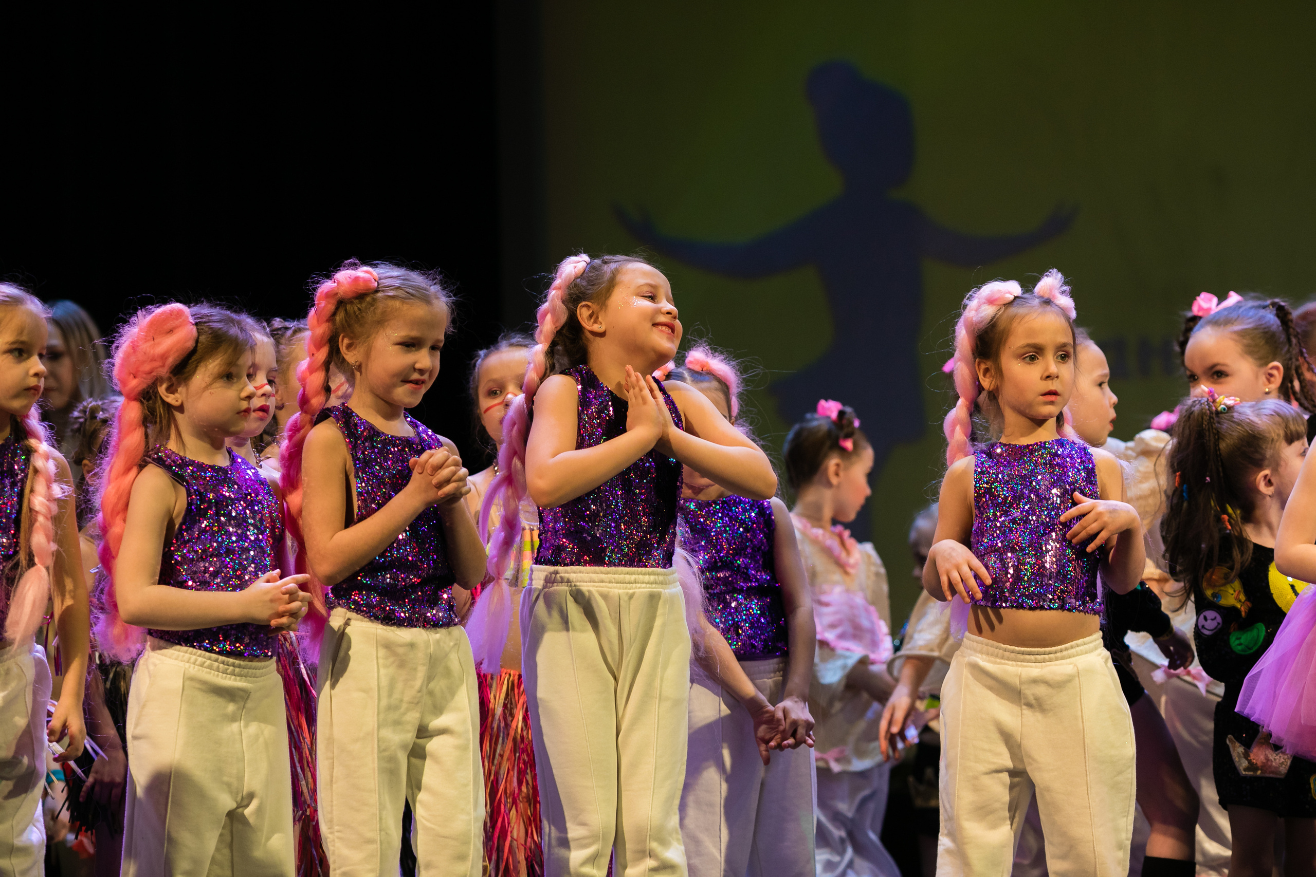 Детское танцевальное выступление. Детский и семейный фотограф в Санкт-Петербурге Елена Крюкова