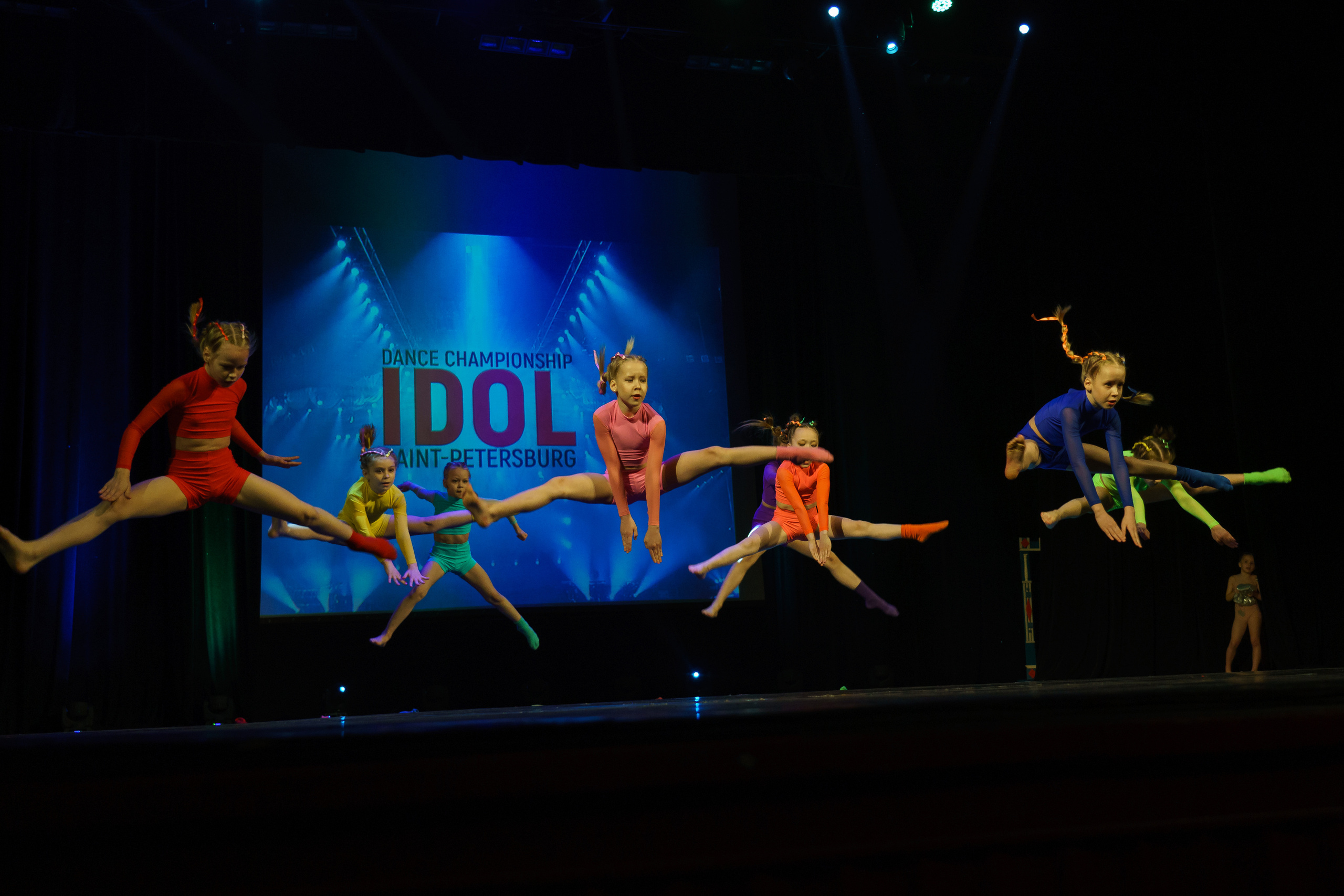 Детское танцевальное выступление. Детский и семейный фотограф в Санкт-Петербурге Елена Крюкова