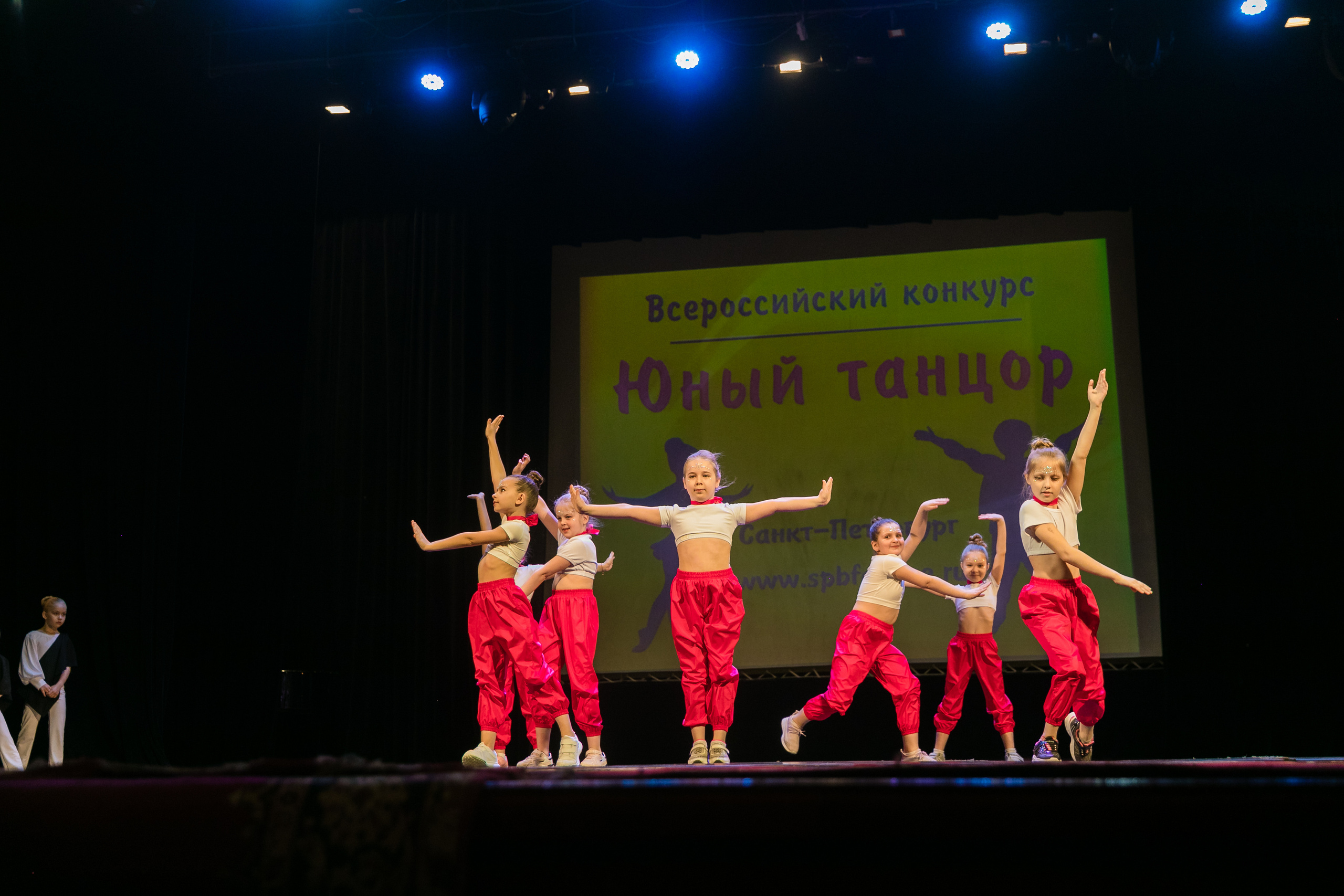 Детское танцевальное выступление. Детский и семейный фотограф в Санкт-Петербурге Елена Крюкова