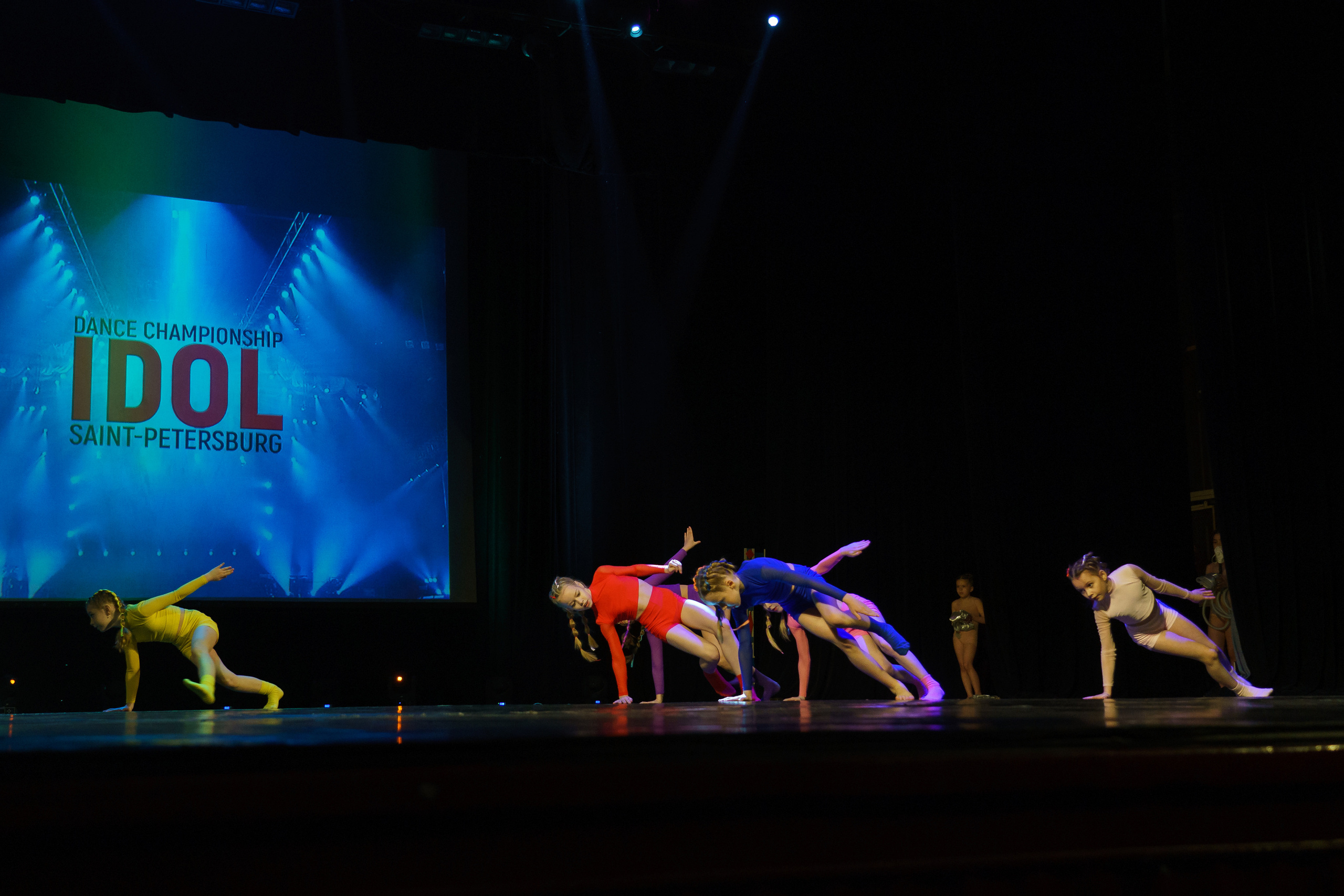 Детское танцевальное выступление. Детский и семейный фотограф в Санкт-Петербурге Елена Крюкова
