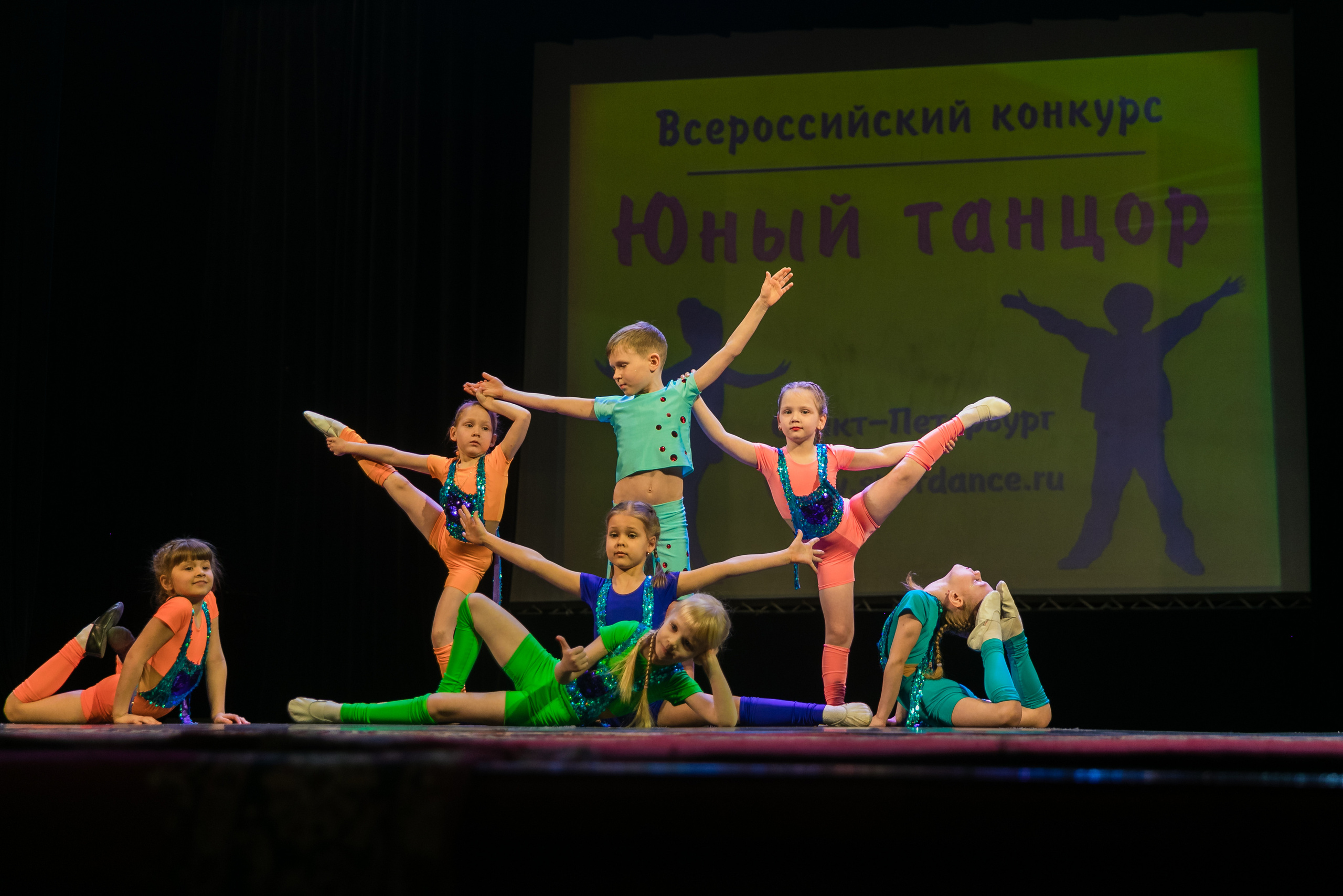 Детское танцевальное выступление. Детский и семейный фотограф в Санкт-Петербурге Елена Крюкова
