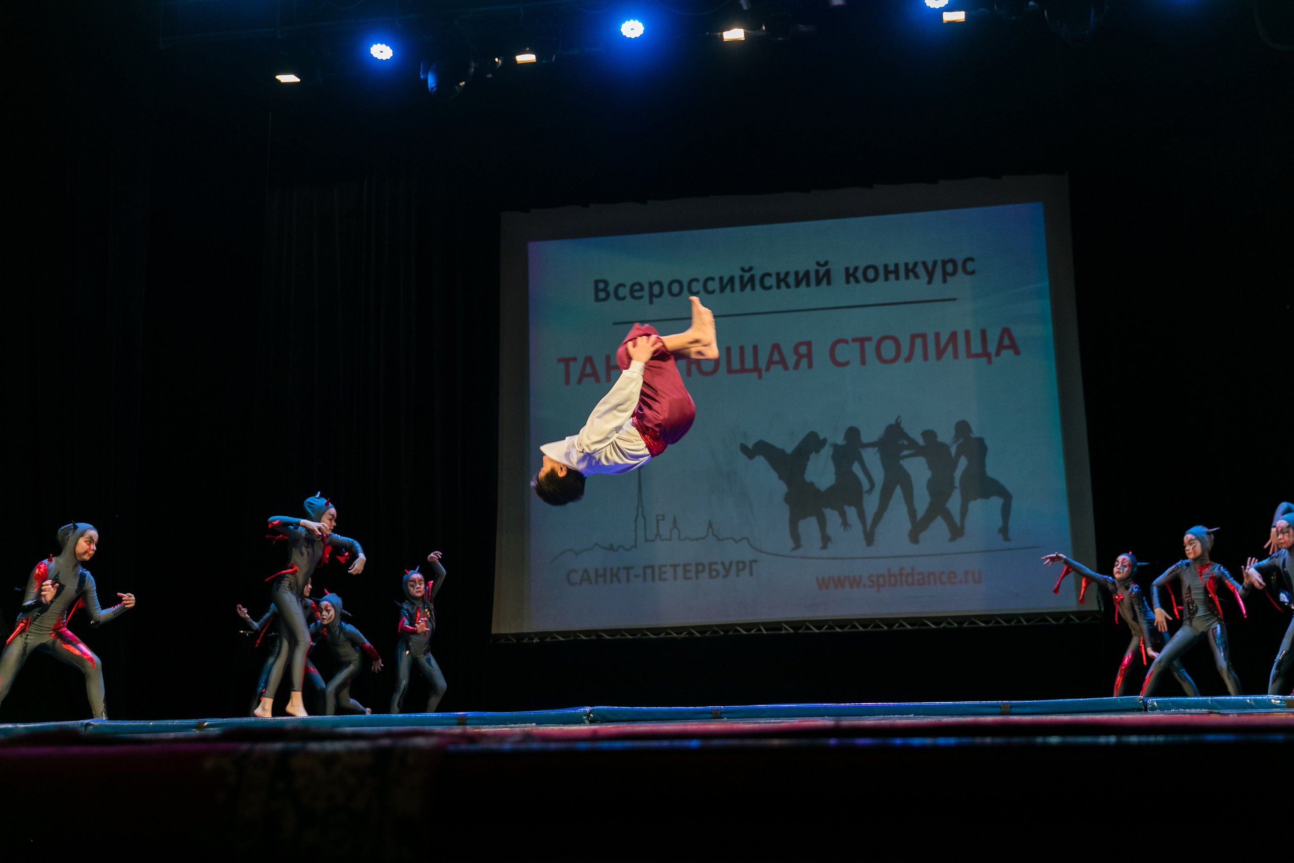 Детское танцевальное выступление. Детский и семейный фотограф в Санкт-Петербурге Елена Крюкова