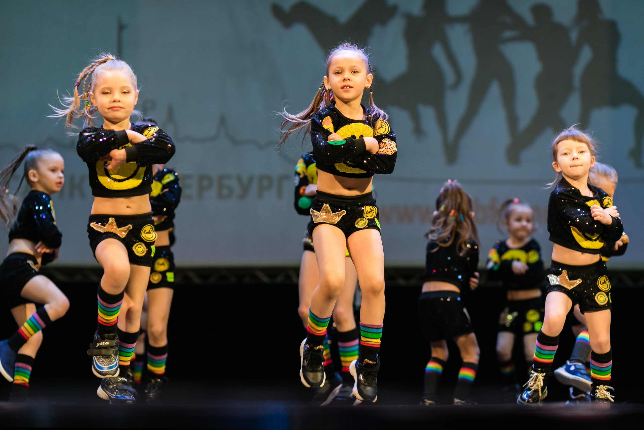Детское танцевальное выступление. Детский и семейный фотограф в Санкт-Петербурге Елена Крюкова