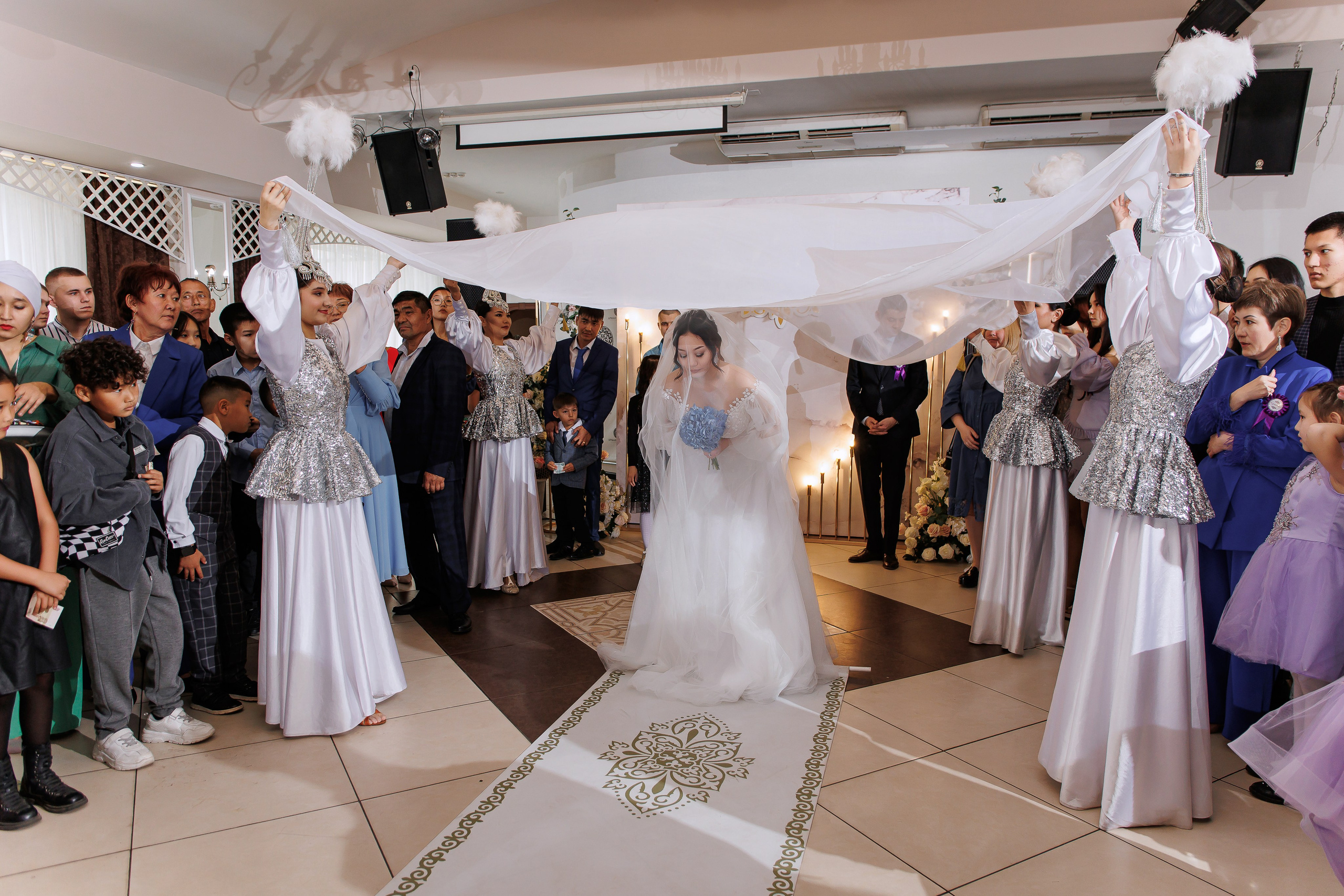 Karina & Bagdat. Anne Miller | Photographer