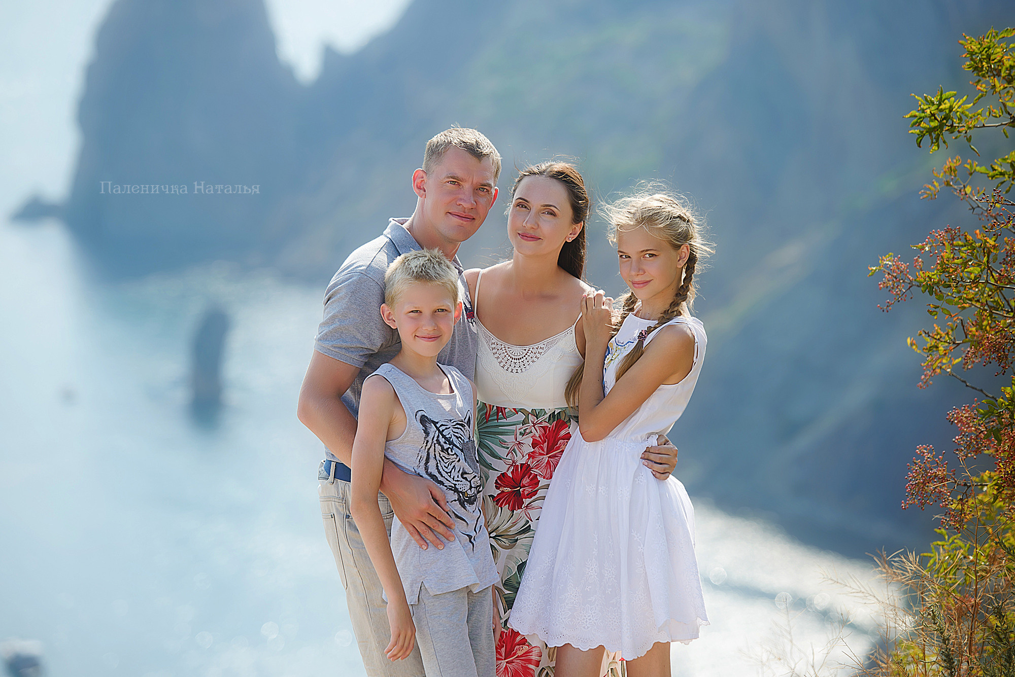 фотограф Севастополь, фотосессия семьи на Фиоленте в летний день