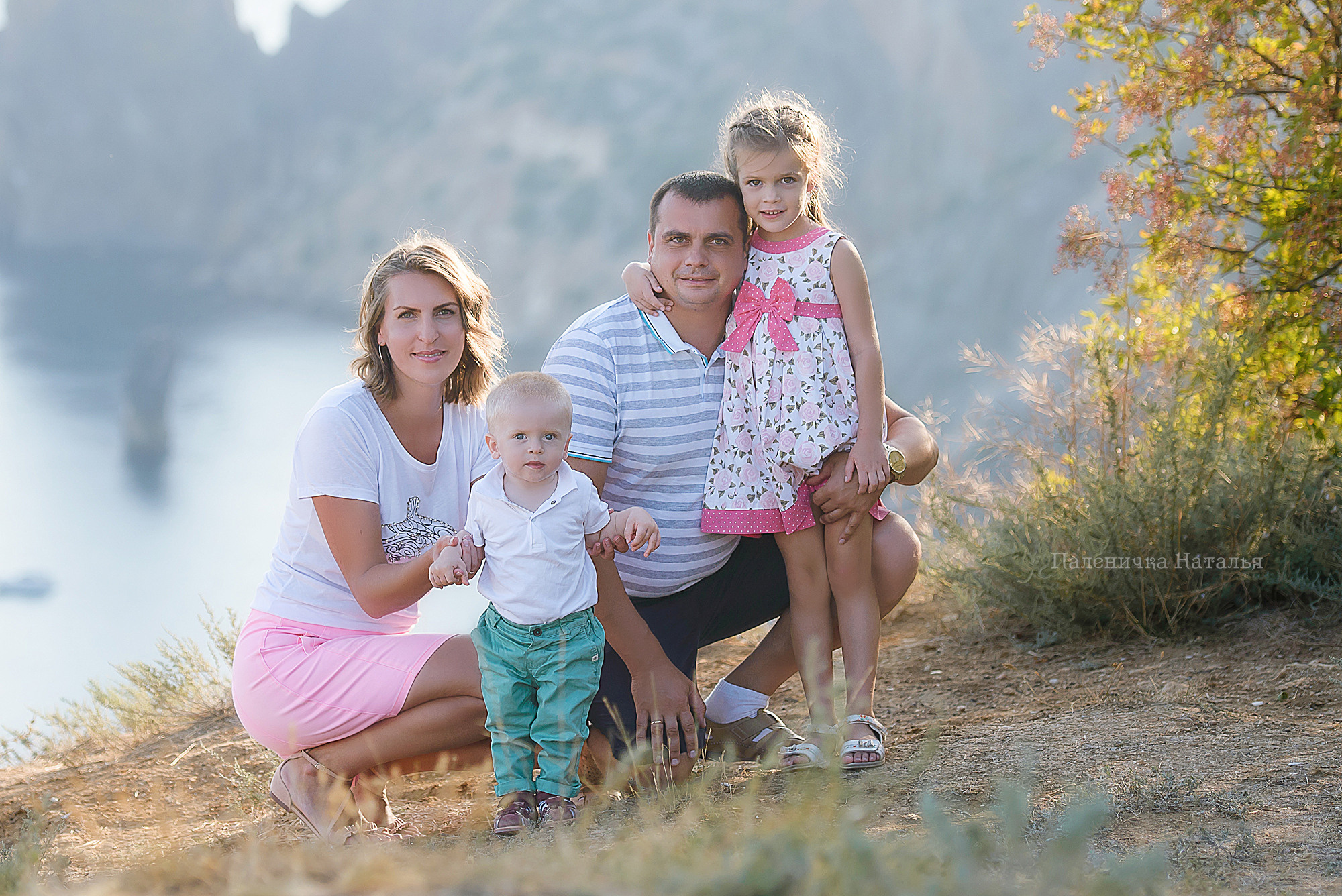 фотограф Севастополь, семейная фотосессия на Фиоленте с видом на скалы и море