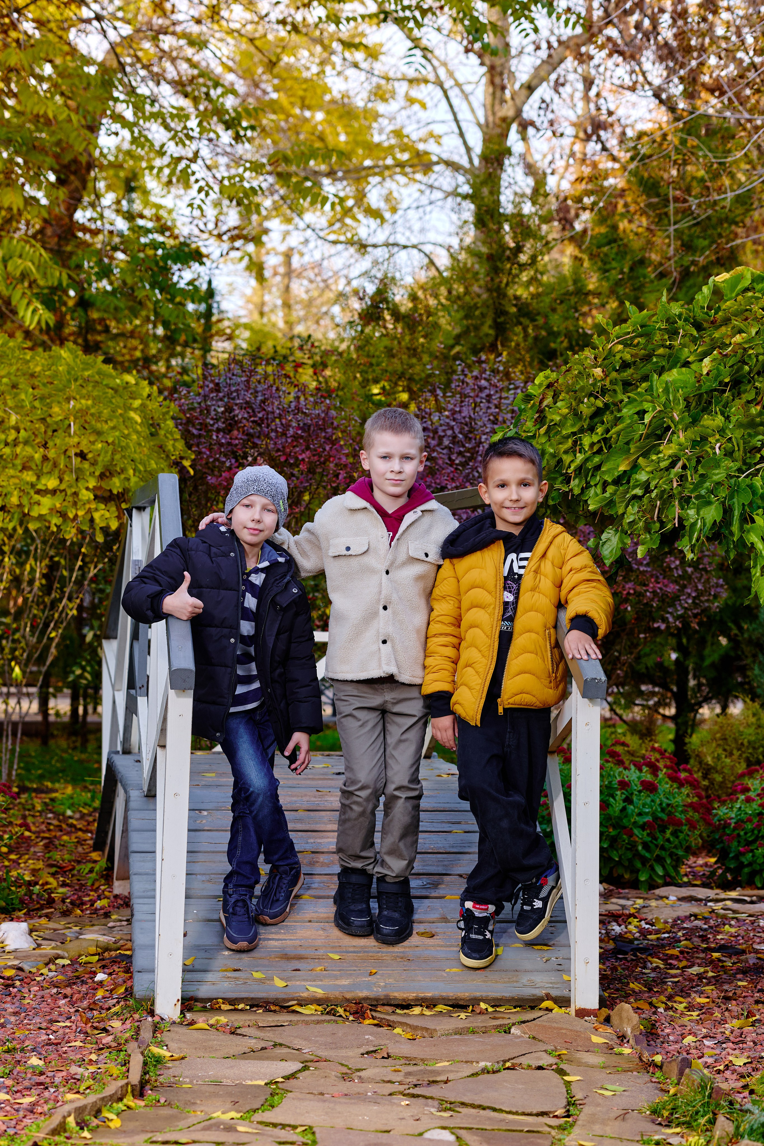 Прогулка в парке классом. Фотограф Выпускные альбомы Таганрог Сергей Коробченко