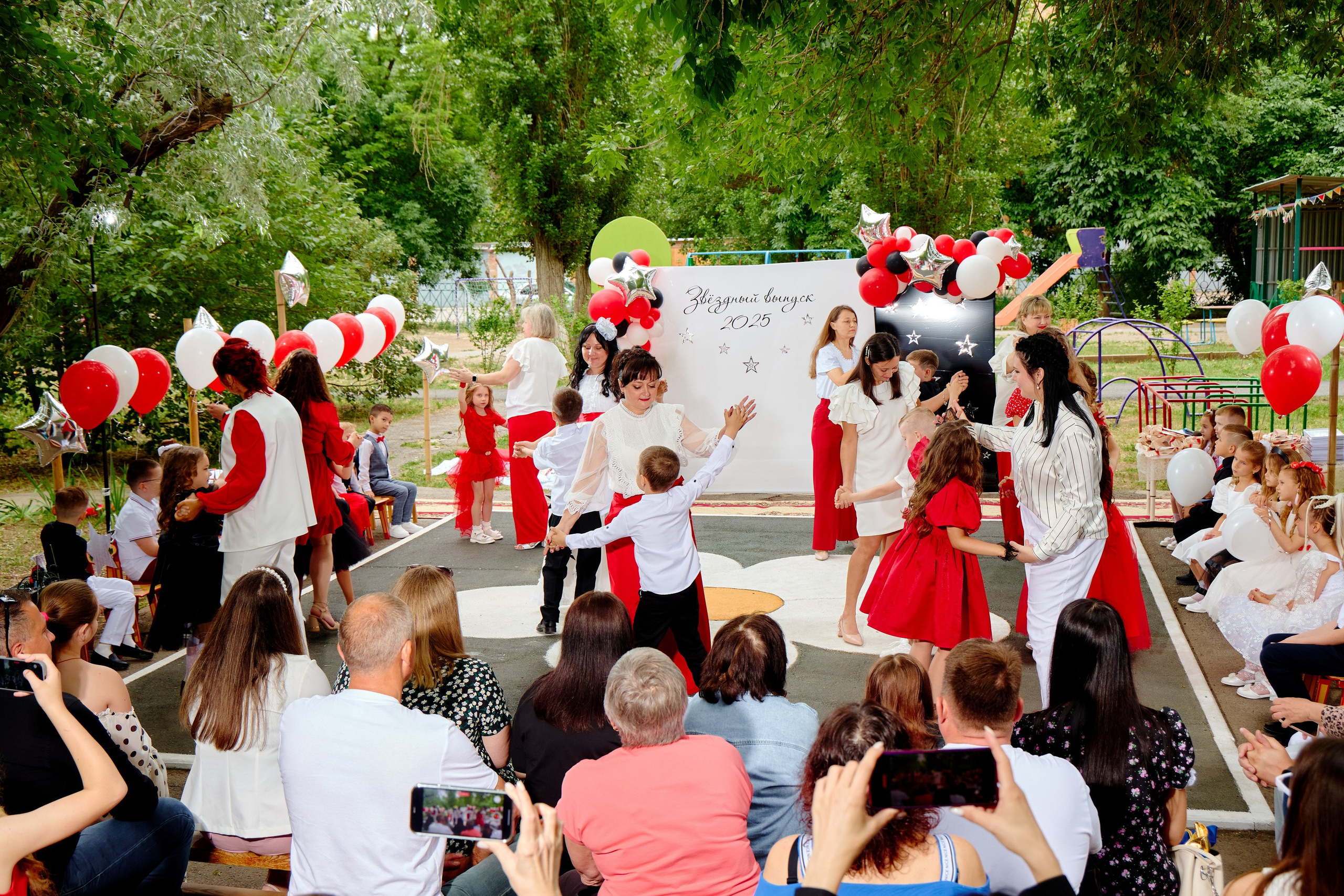 Выпускной 45 сад. Фотограф Выпускные альбомы Таганрог Сергей Коробченко