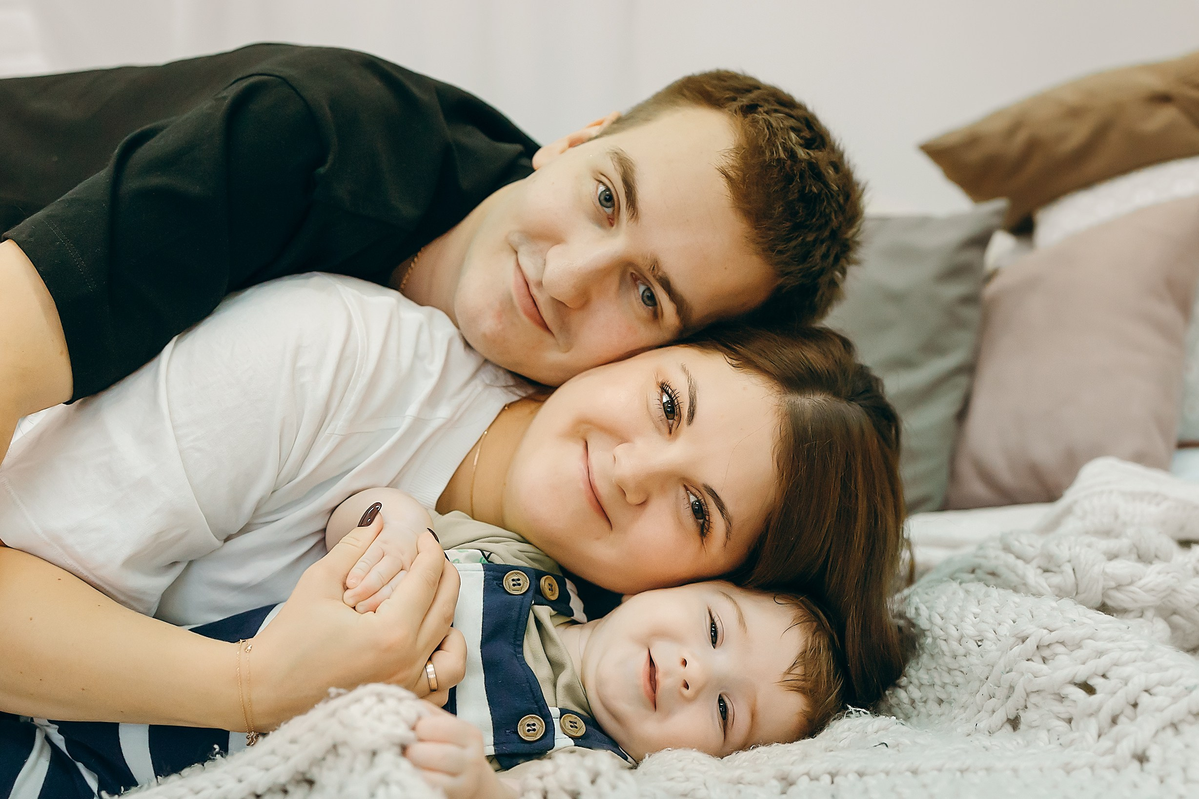 Семейная съемка в фотостудии. Фотограф. Фотограф-анималист. Москва