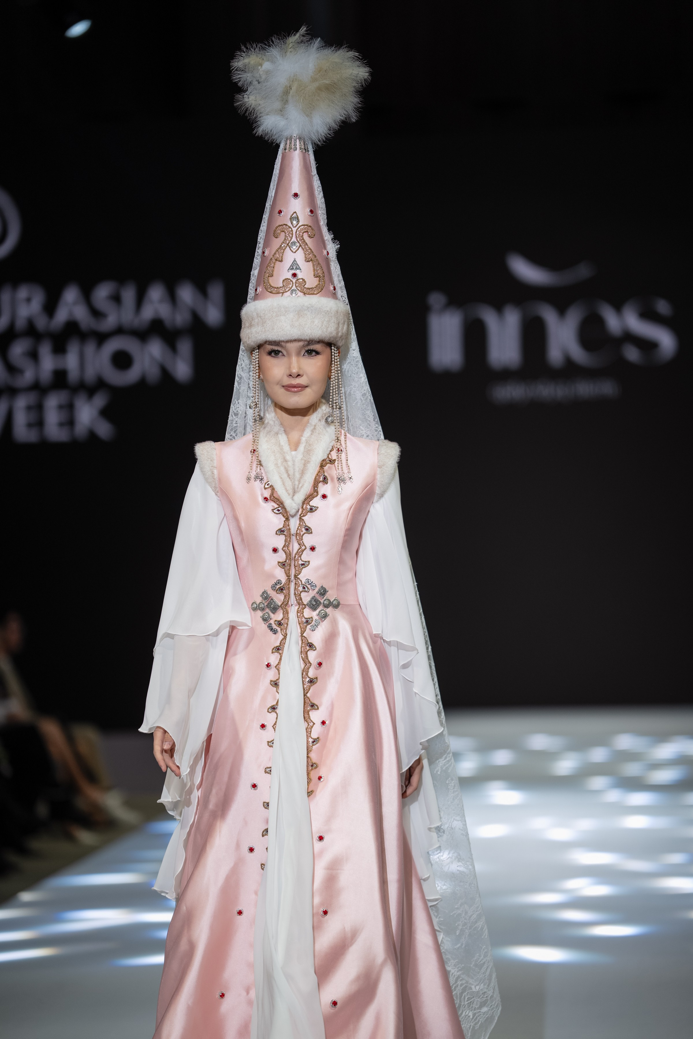 EURASIAN FASHION WEEK Innes. Сайт Алматинского НЮ АРТ, будуар и фэшн фотографа Дениса Карпенко