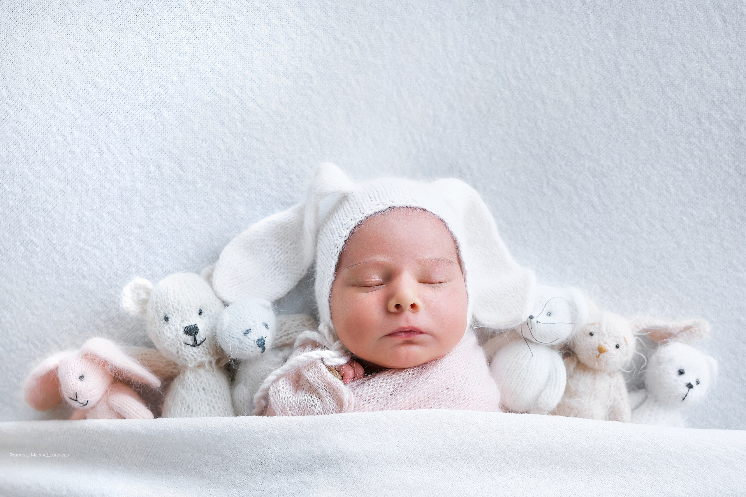 Съемка в стиле ньюборн с мамой. Фотосъемка выписки из роддома в Москве, заказать фотографа на выписку ньюборн съемка в роддоме newborn фотограф в Юдино