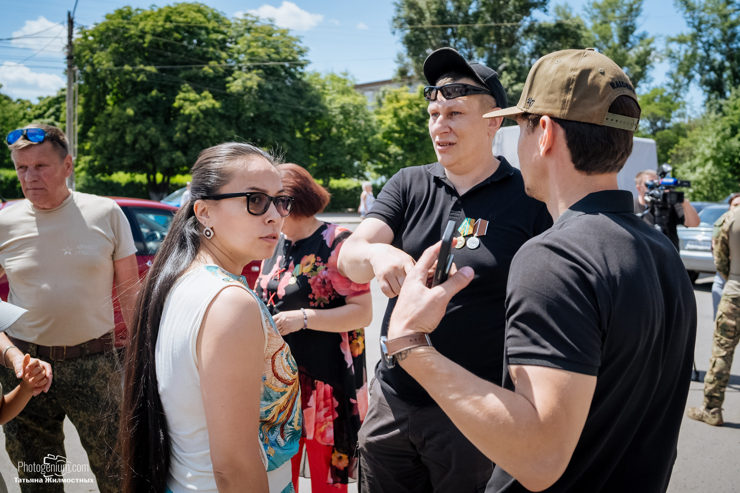 8 июня «Патриоты из Курска» сбор гуманитарной помощи у кинотеатра «Родина». Фотограф Нижний Новгород Татьяна Кейод