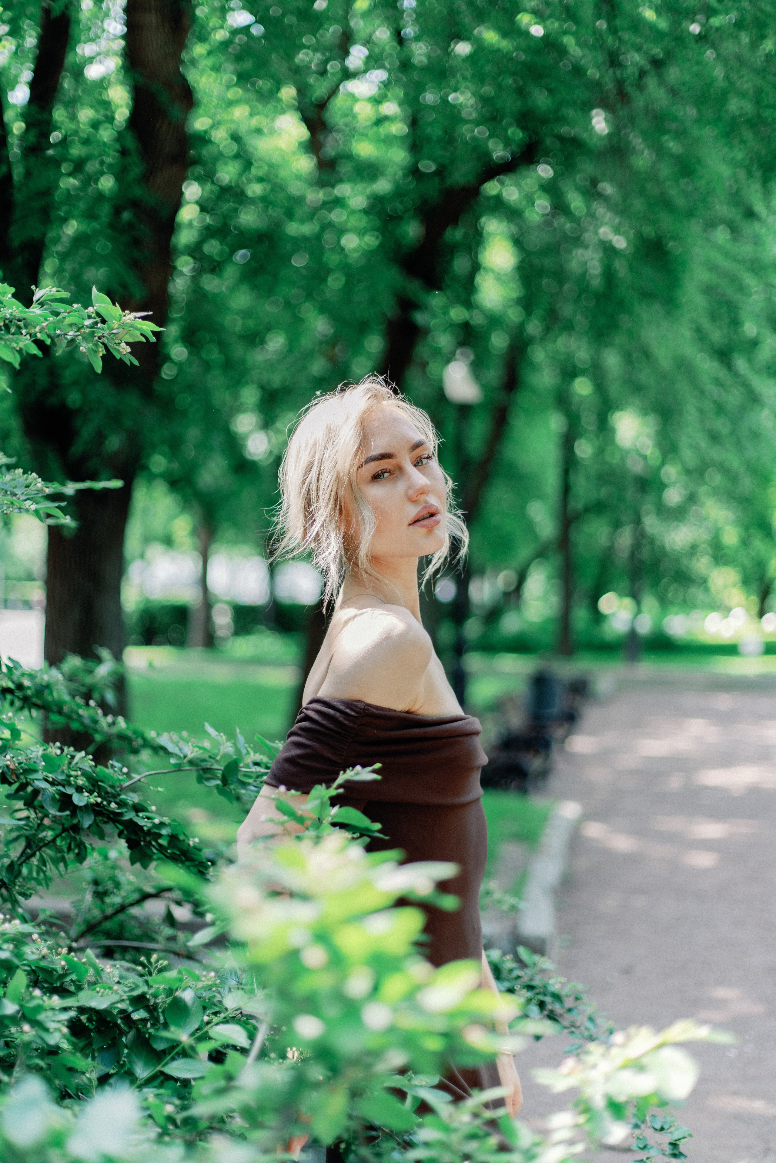 Весеняя лавстори прогулка в парке в Москве, фотограф в Москве