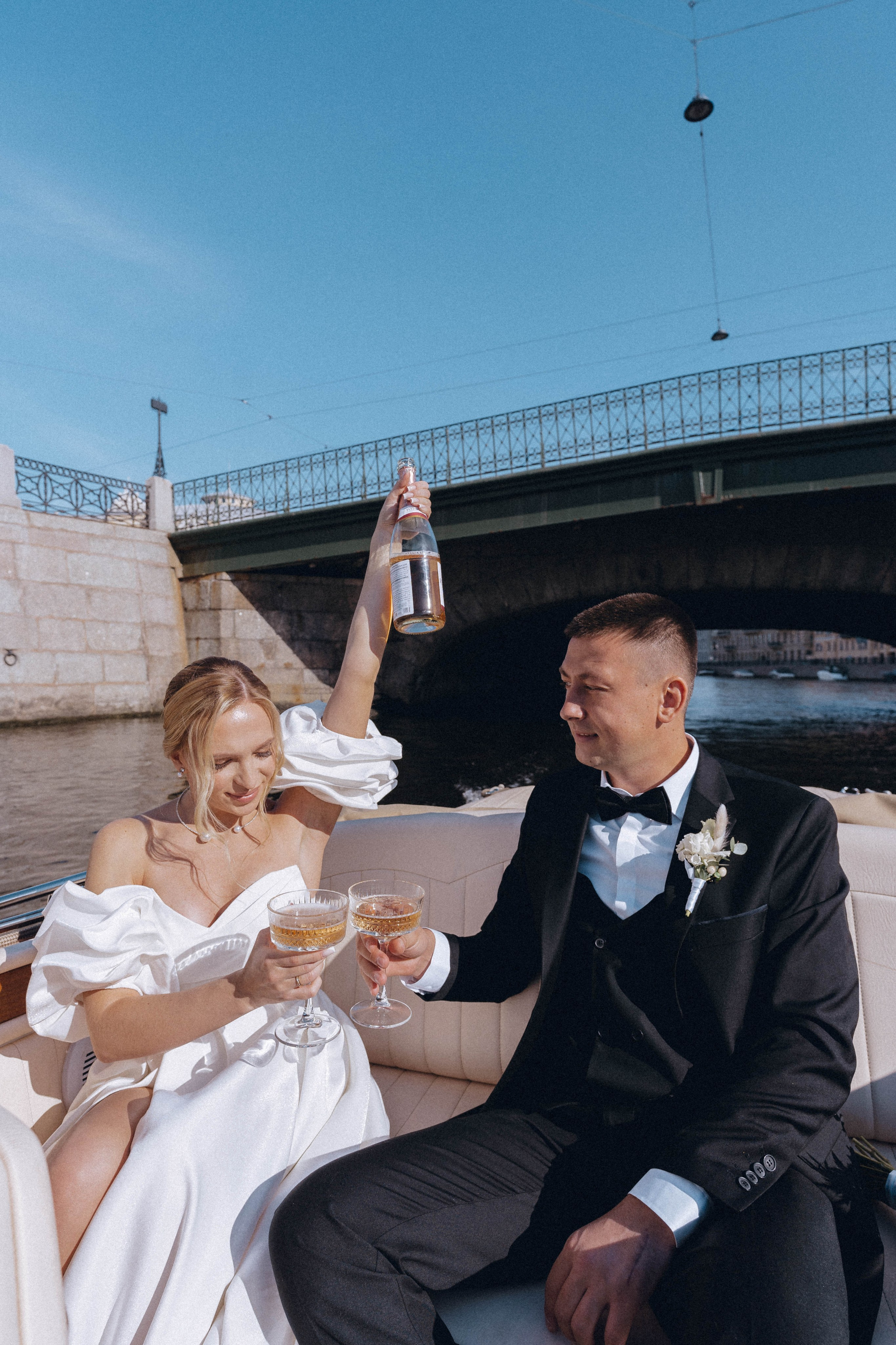 СВАДЕНБНАЯ СЬЕМКА НА КАТЕРЕ ПО КАНАЛАМ САНКТ-ПЕТЕРБУРГА И В АКВАТОРИИ НЕВЫ. Профессиональный фотограф, Санкт-Петербург — Виктория Богомолова