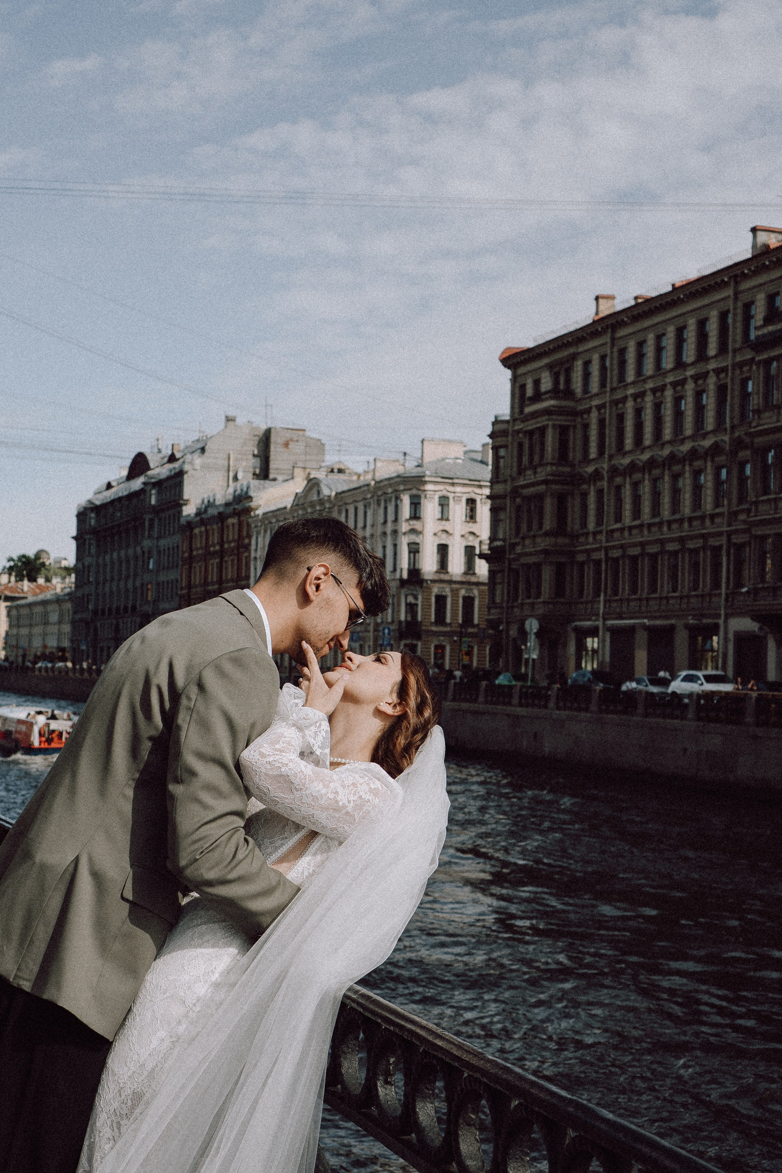 СВАДЕБНАЯ ПРОГУЛКА ВОЗЕ ИСАИКЕВСКОГО СОБОРА АСТОРИИ И ЗАКОНОДАЛЕТНОГО СОБРАНИЯ. Профессиональный фотограф, Санкт-Петербург — Виктория Богомолова