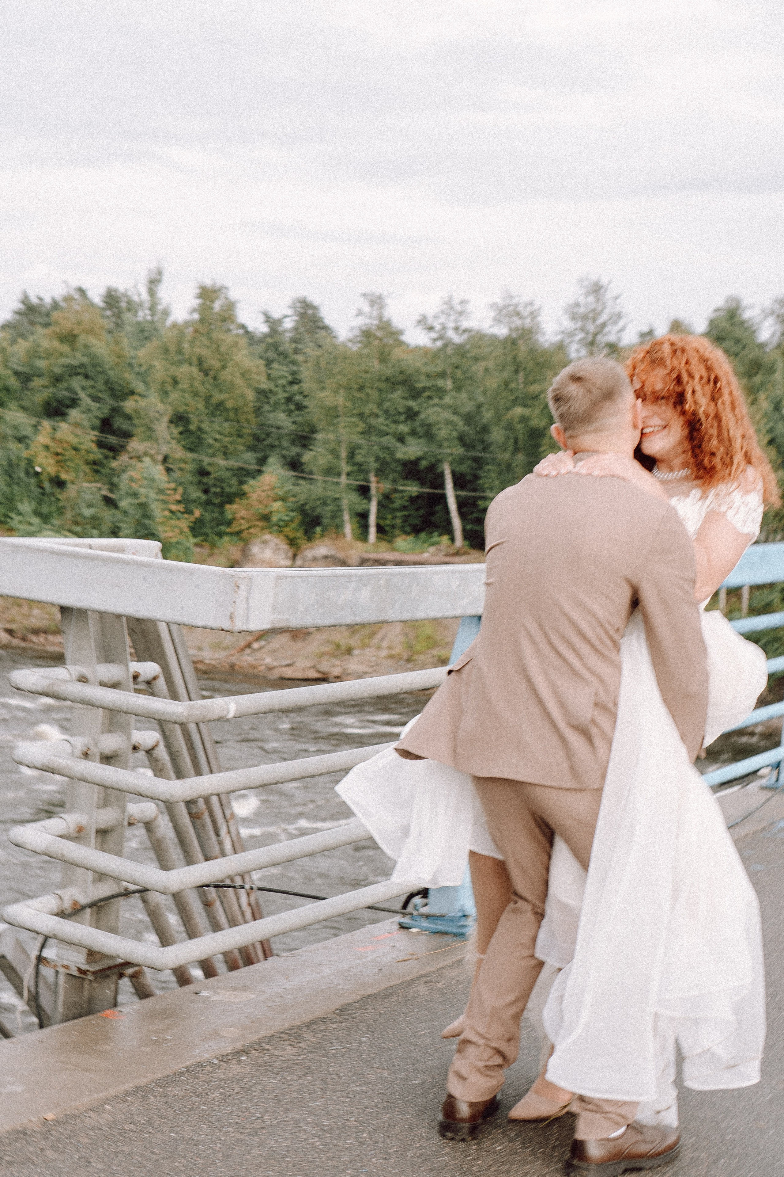 СВАДЕБНАЯ ФОТОСЕССИИЯ ПАРЫ В ГОРОДЕ ПРИОЗЕРСК В СОСНОВОМ ЛЕСУ И С ПИКАПОМ. Профессиональный фотограф, Санкт-Петербург — Виктория Богомолова