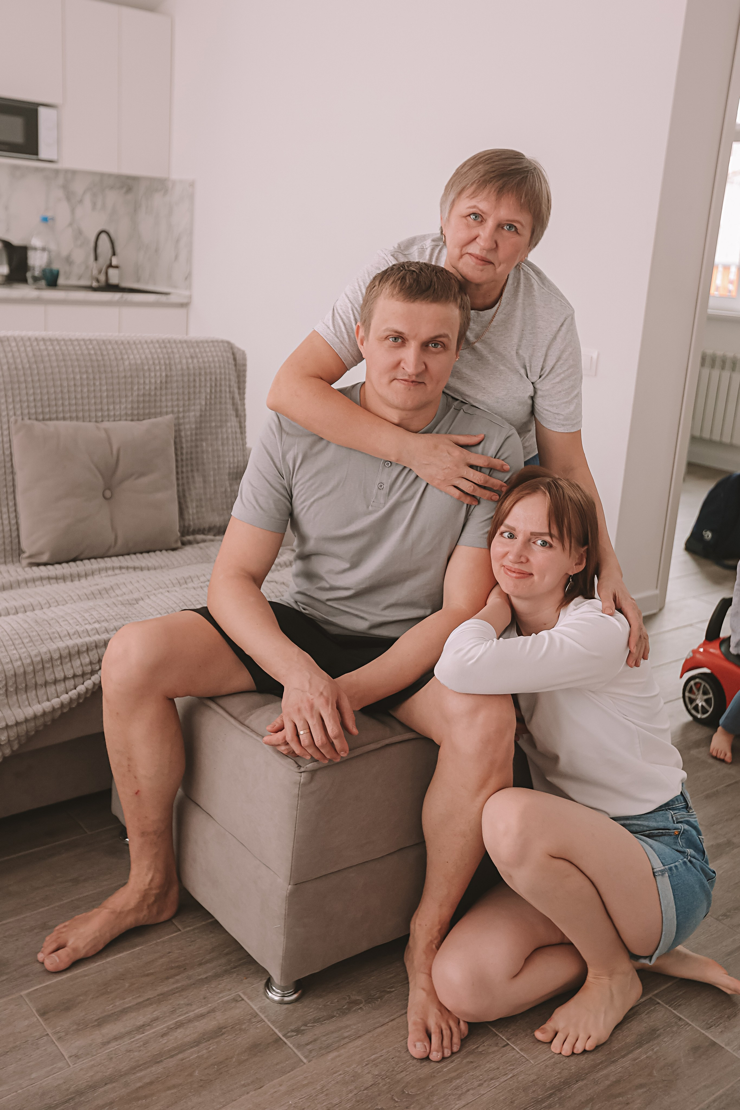 Семейная в домике (репортаж). Семейный фотограф Тюмень, фотограф на роды Салмина Мария