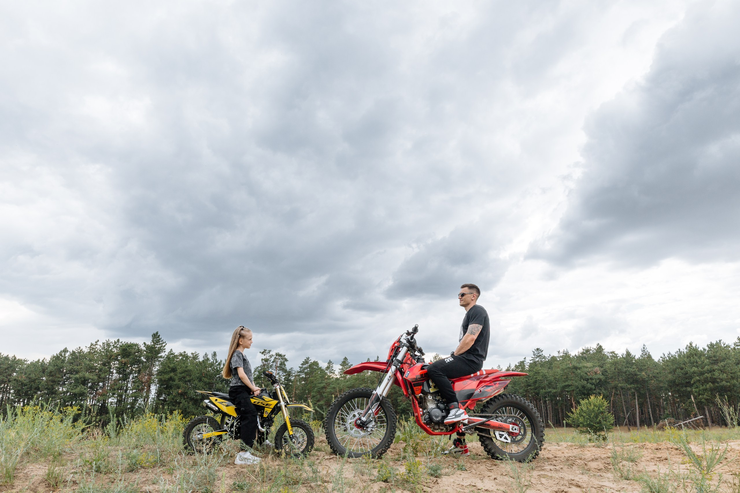 Папа, дочка и два эндуро. Профессиональный фотограф в Волгодонске и Ростове Владимир Казак