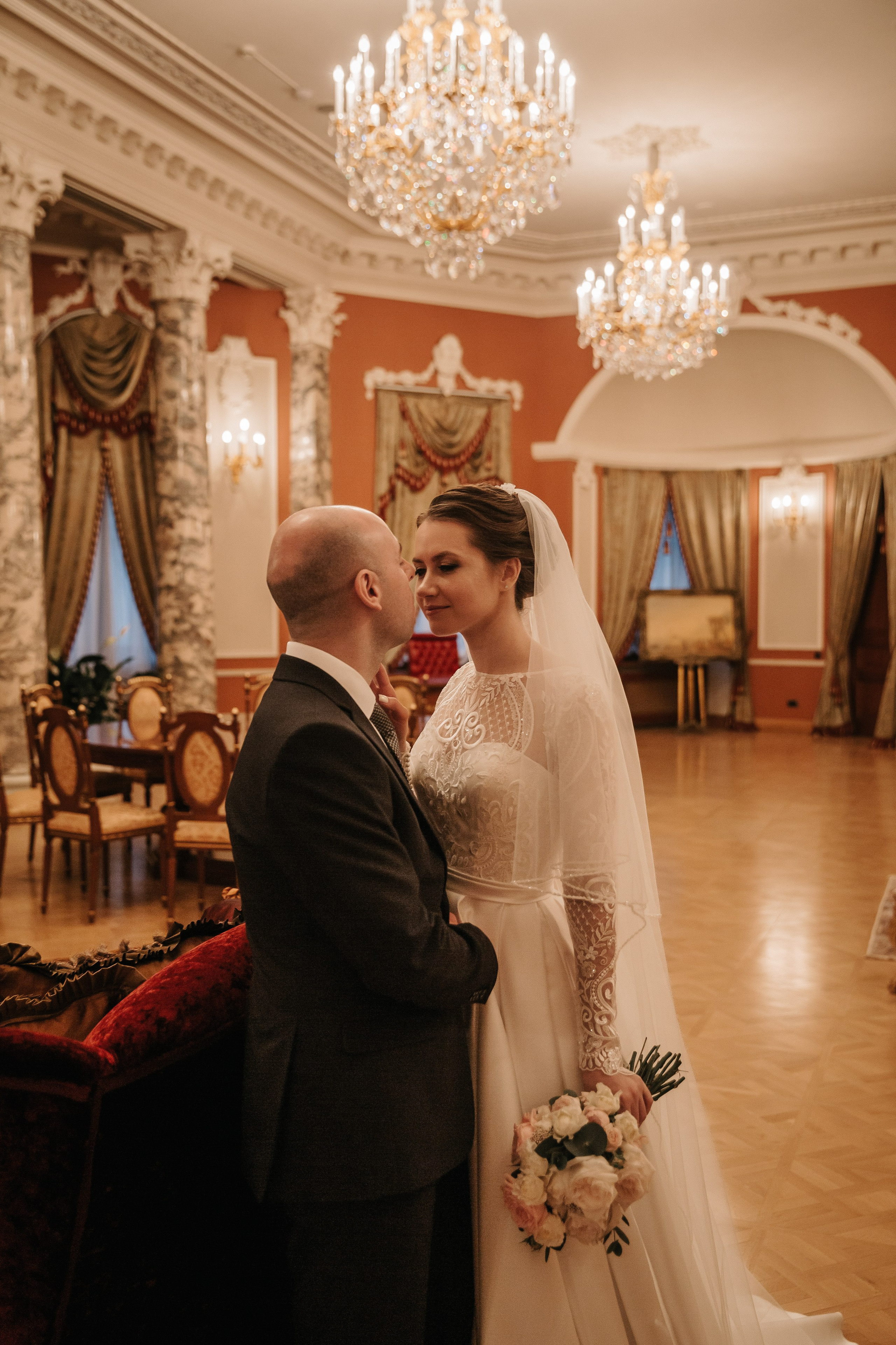 ОКТЯБРЬ | Дворец № 1 Талион, Особняк военного министра. Свадебный фотограф в Санкт-Петербурге Полина Корзухина