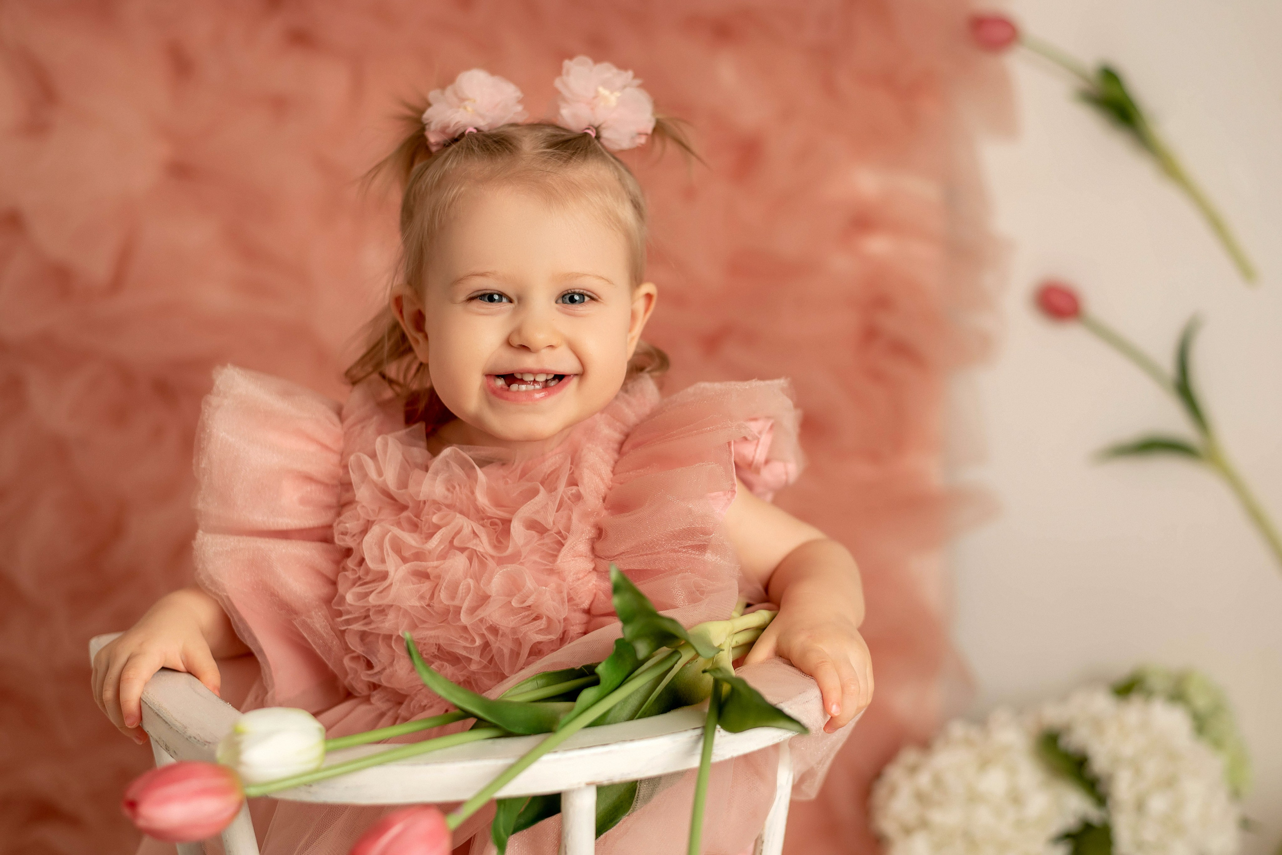 Мия — тюльпаны 2026. Семейный и детский фотограф Наталья Горда