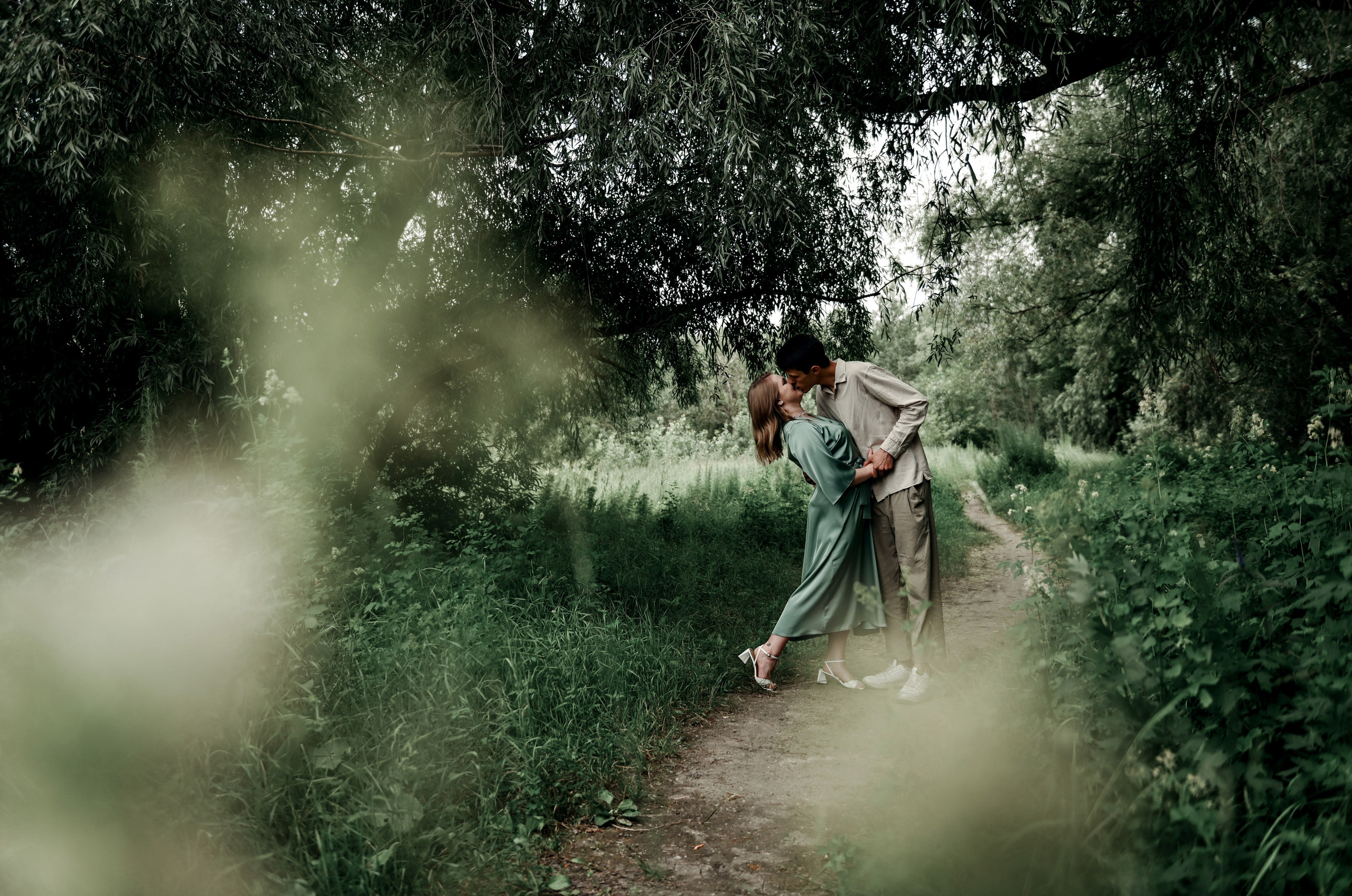 Love story прогулка вместе с песиком))). Свадебный, семейный, детский, контент фотограф в Омске Максим Ильин