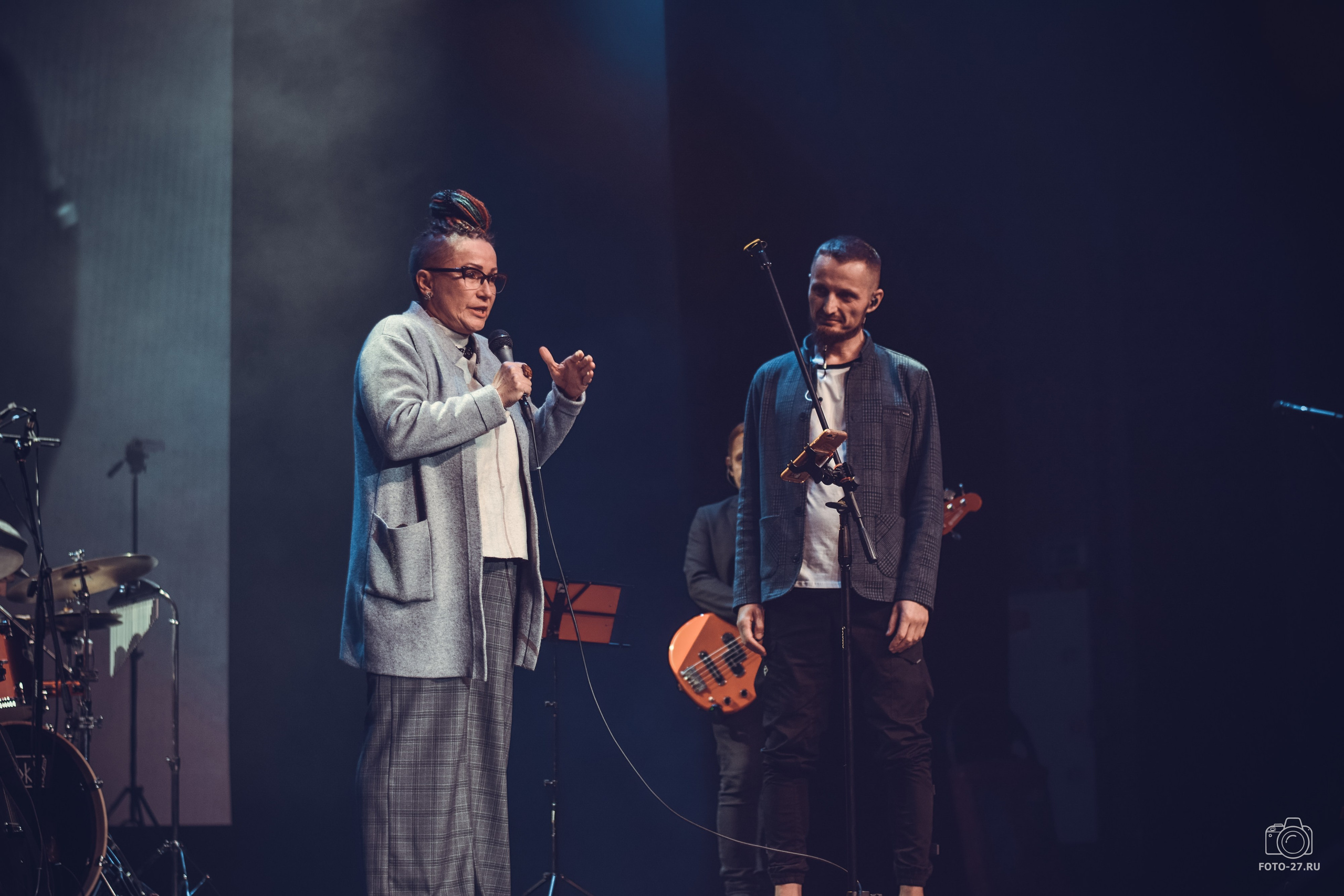 Антон Курдюмов фотограф в Хабаровске Рина Курдюмова фото27 foto27 Антон Дорофеев репортажный репортаж документалист Тони и Рина фотосоздатели ПаПаРоК Философия и любовь сольный концерт ОДОРА Хабаровск