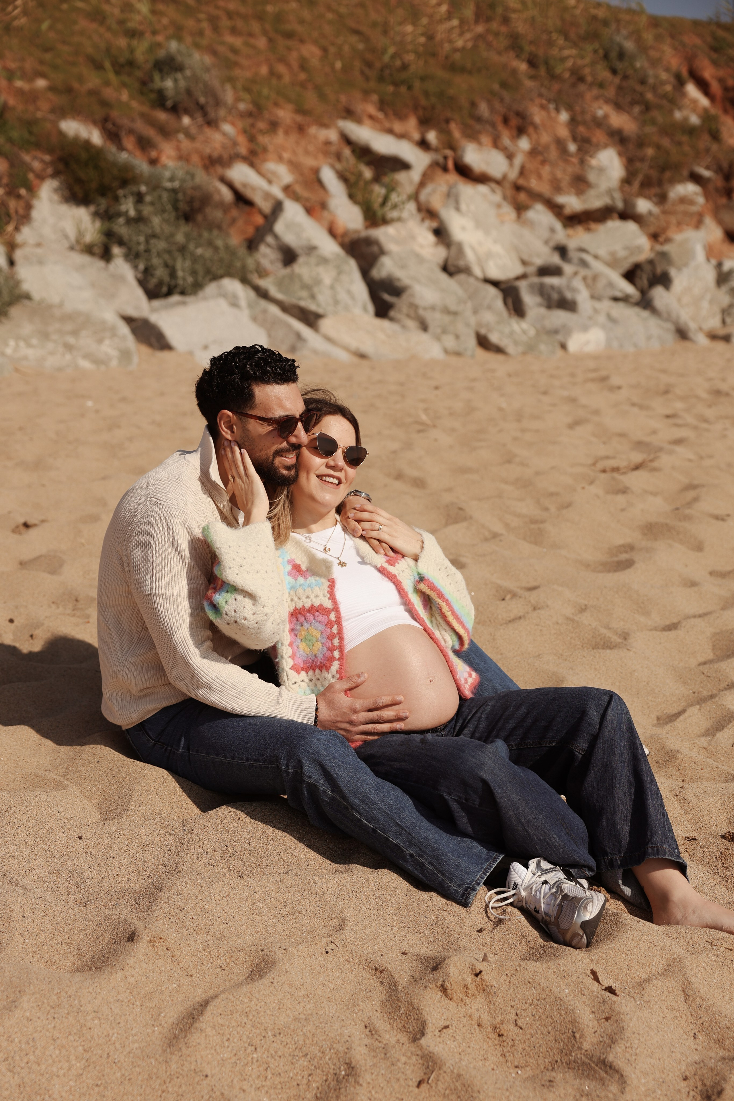Sunny morning at the sea. Natalia Zhuravleva|family, newborn, maternity photographer in Barcelona
