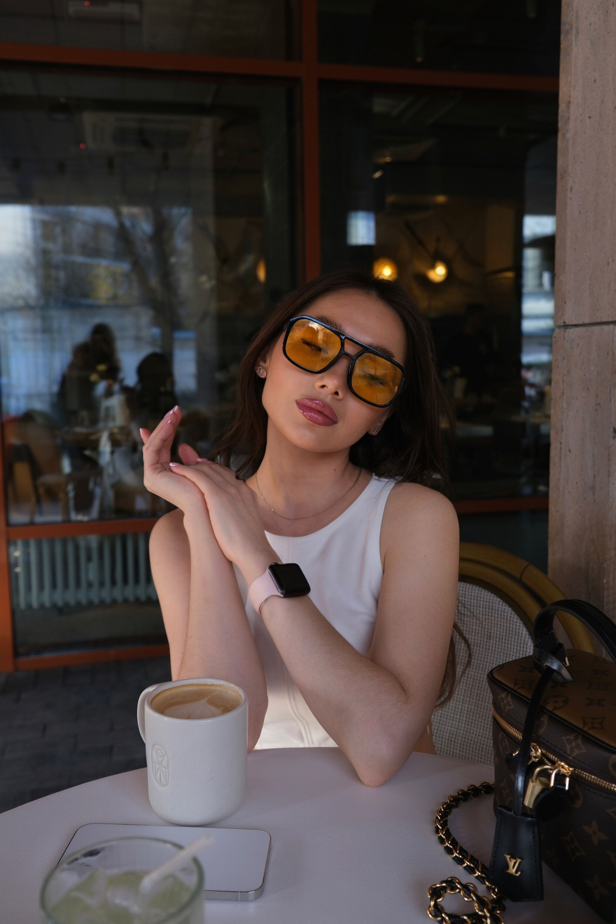 В кафе. Фотограф на камеру и мобильная съемка в Казани Лидия