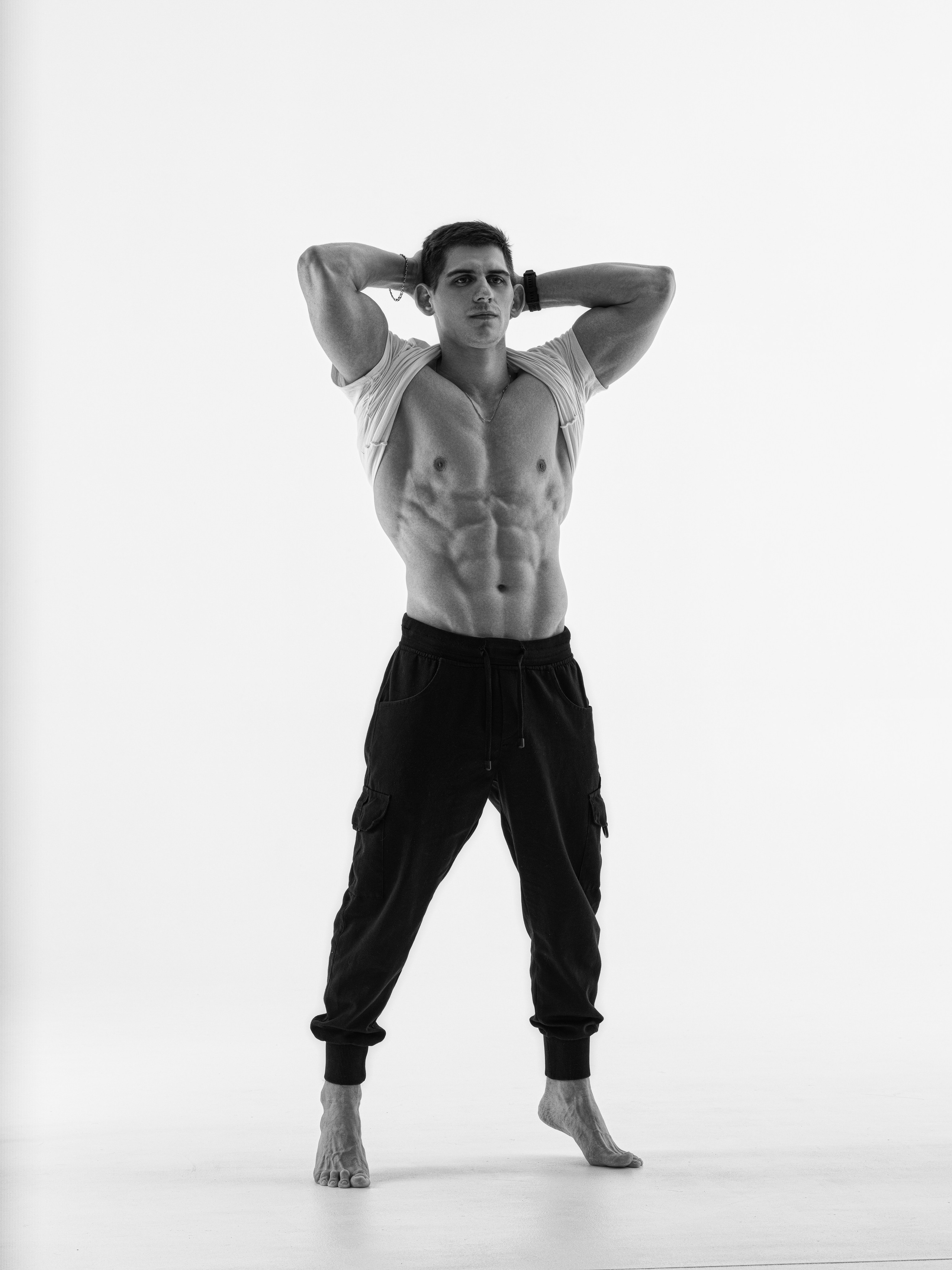 Съемка с Владом на циклораме с импульсным светом для себя и контента. Дмитрий Шульгин, портретный фотограф в Воронеже