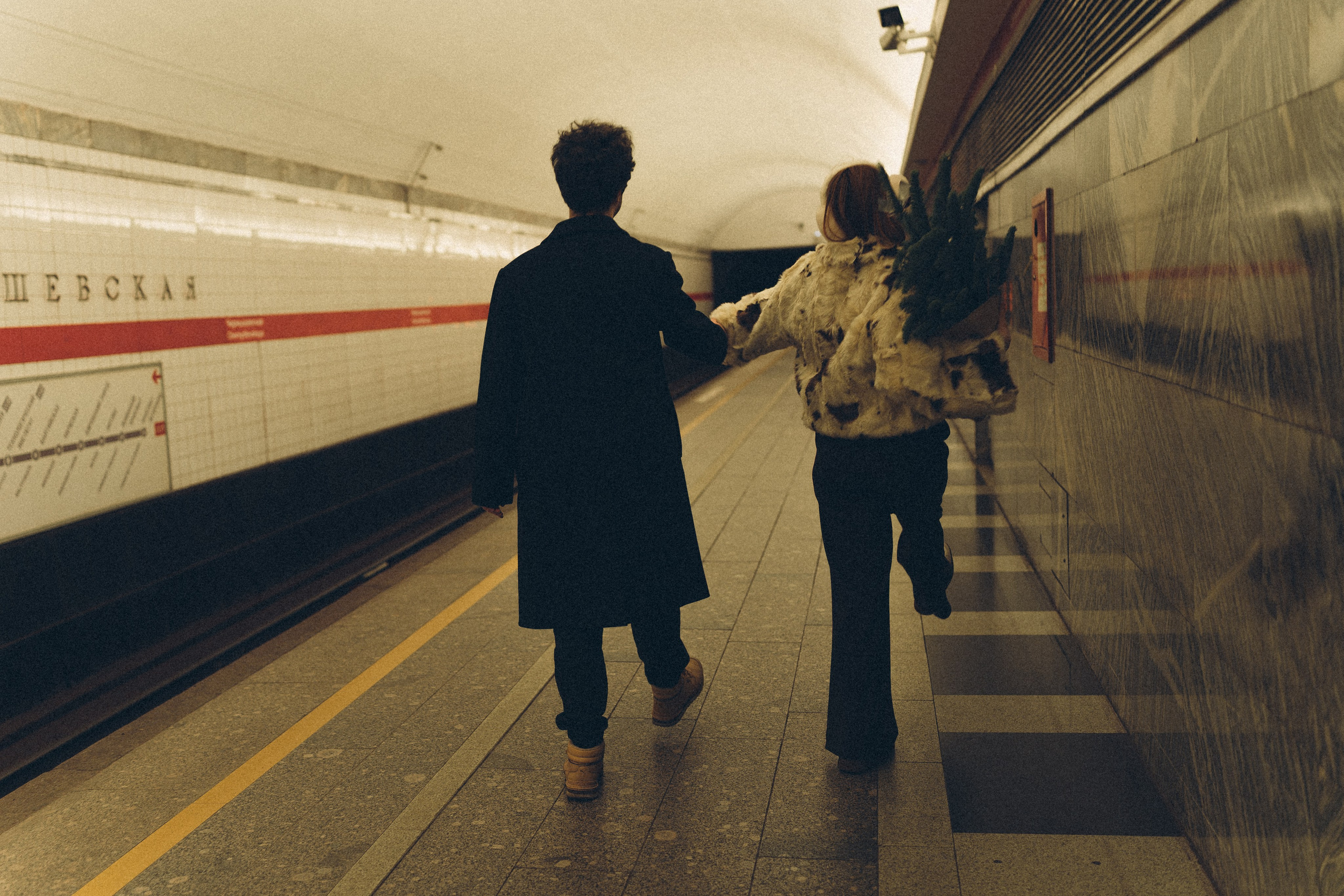 НОВОГОДНЯЯ ФОТОСЕСИИЯ ПАРЫ В МЕТРО ЛЮБОВЬ. Профессиональный фотограф, Санкт-Петербург — Виктория Богомолова