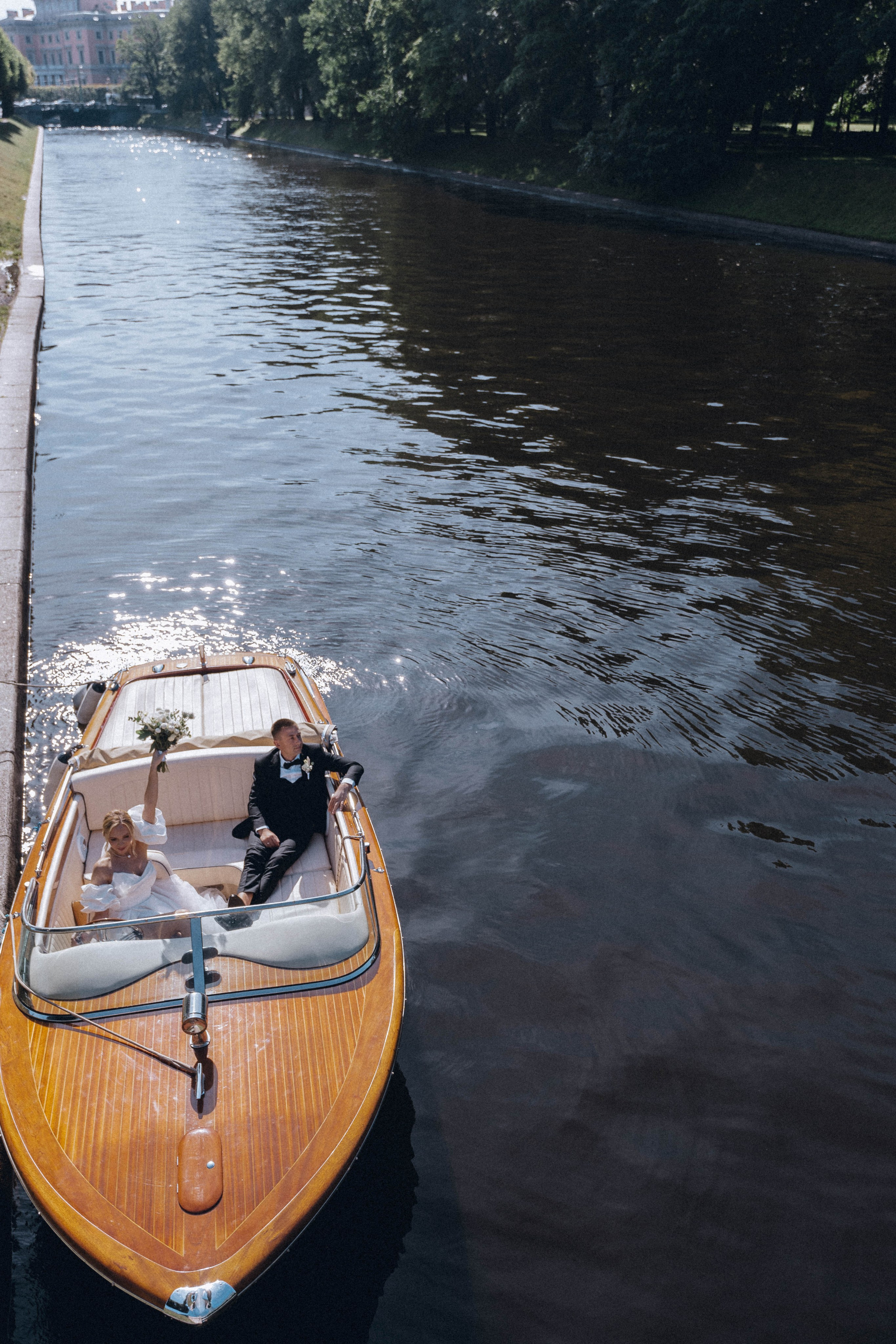 СВАДЕНБНАЯ СЬЕМКА НА КАТЕРЕ ПО КАНАЛАМ САНКТ-ПЕТЕРБУРГА И В АКВАТОРИИ НЕВЫ. Профессиональный фотограф, Санкт-Петербург — Виктория Богомолова