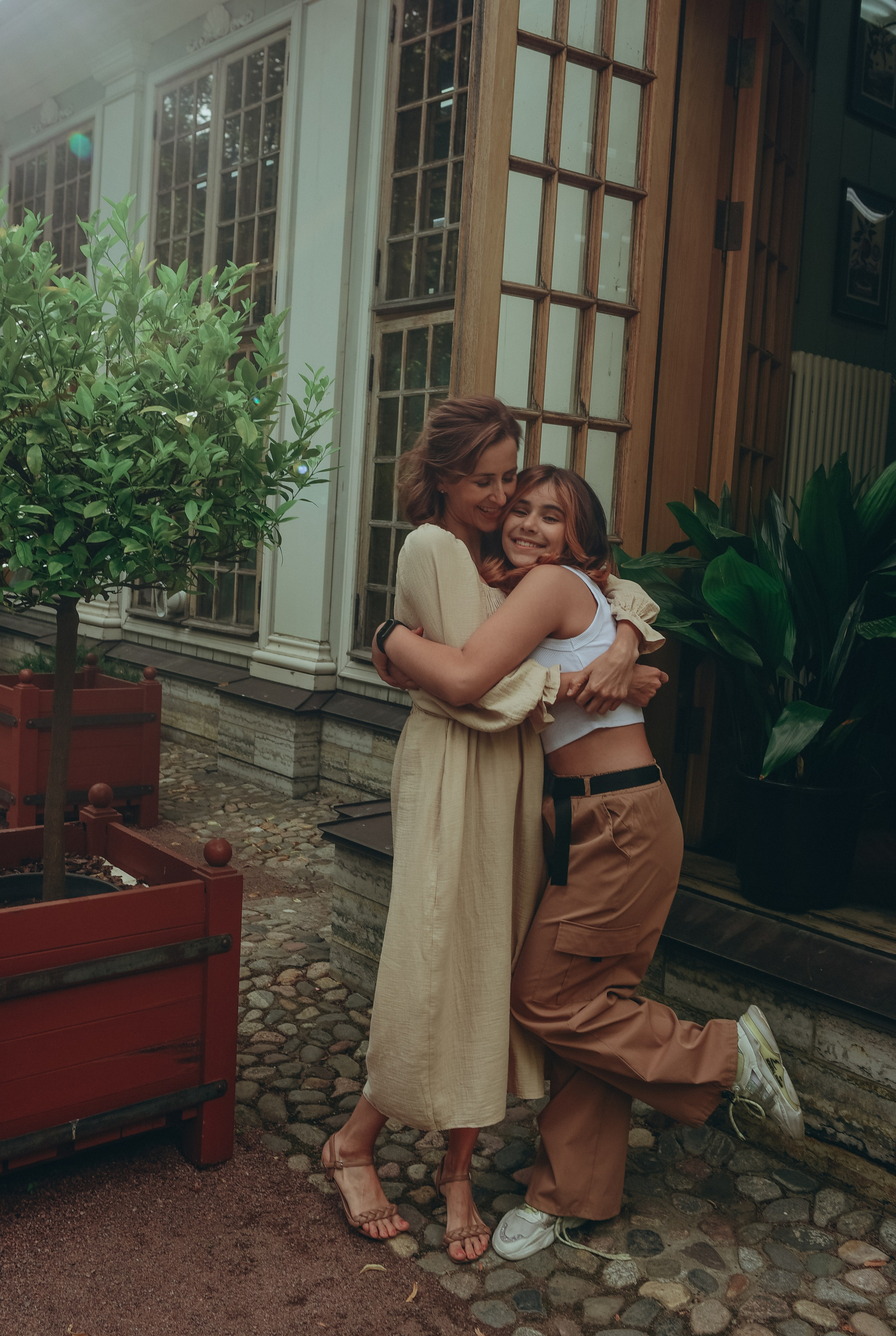 Фотосессия в Летнем саду. Анна, Татьяна, Злата и Эвелина. Семейный и свадебный фотограф в Санкт-Петербурге Яна