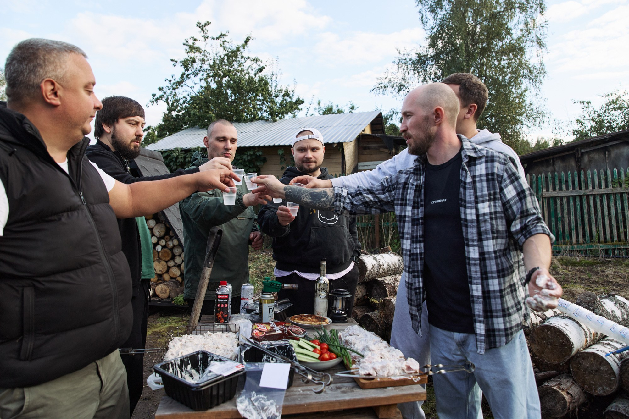 Фотограф на детский день рождения в Москве и Подмосковье: репортажная съемка живых эмоций на даче. Контентный и репортажный фотограф Виталий Кулешов | Москва