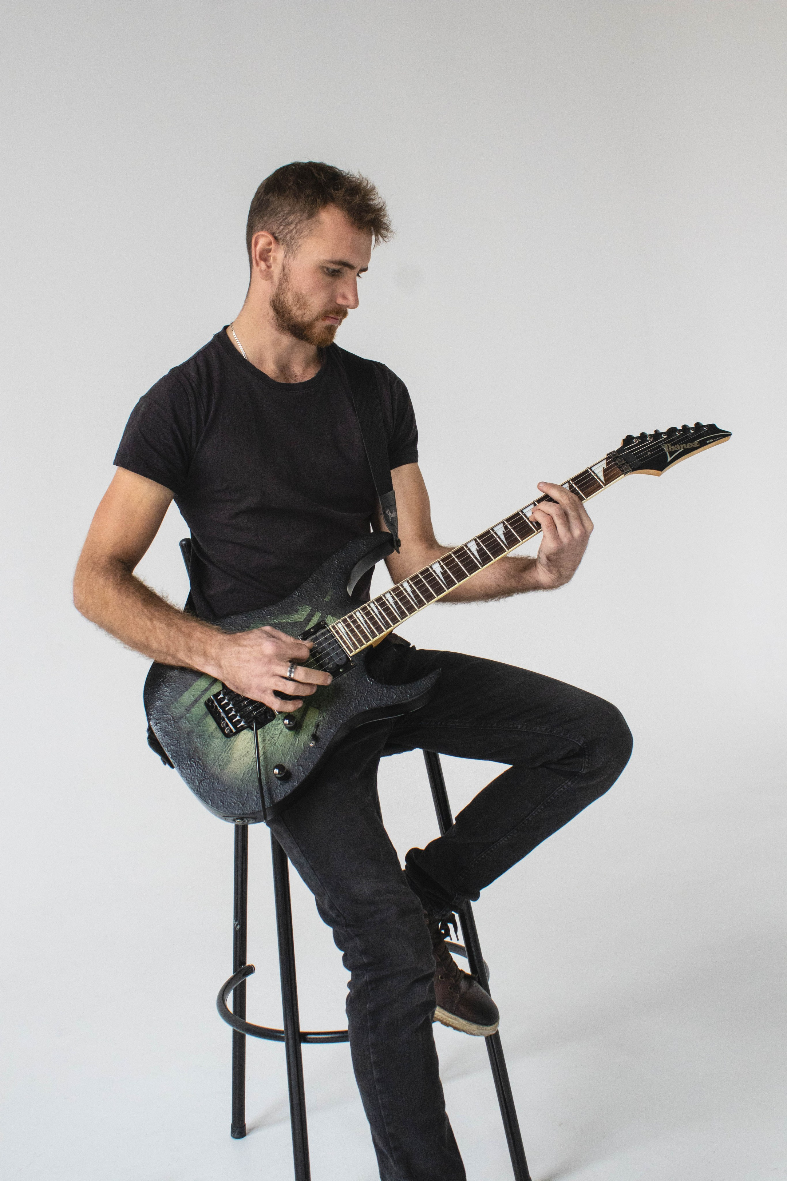 СТУДИЯ. Уличный фотограф Города N