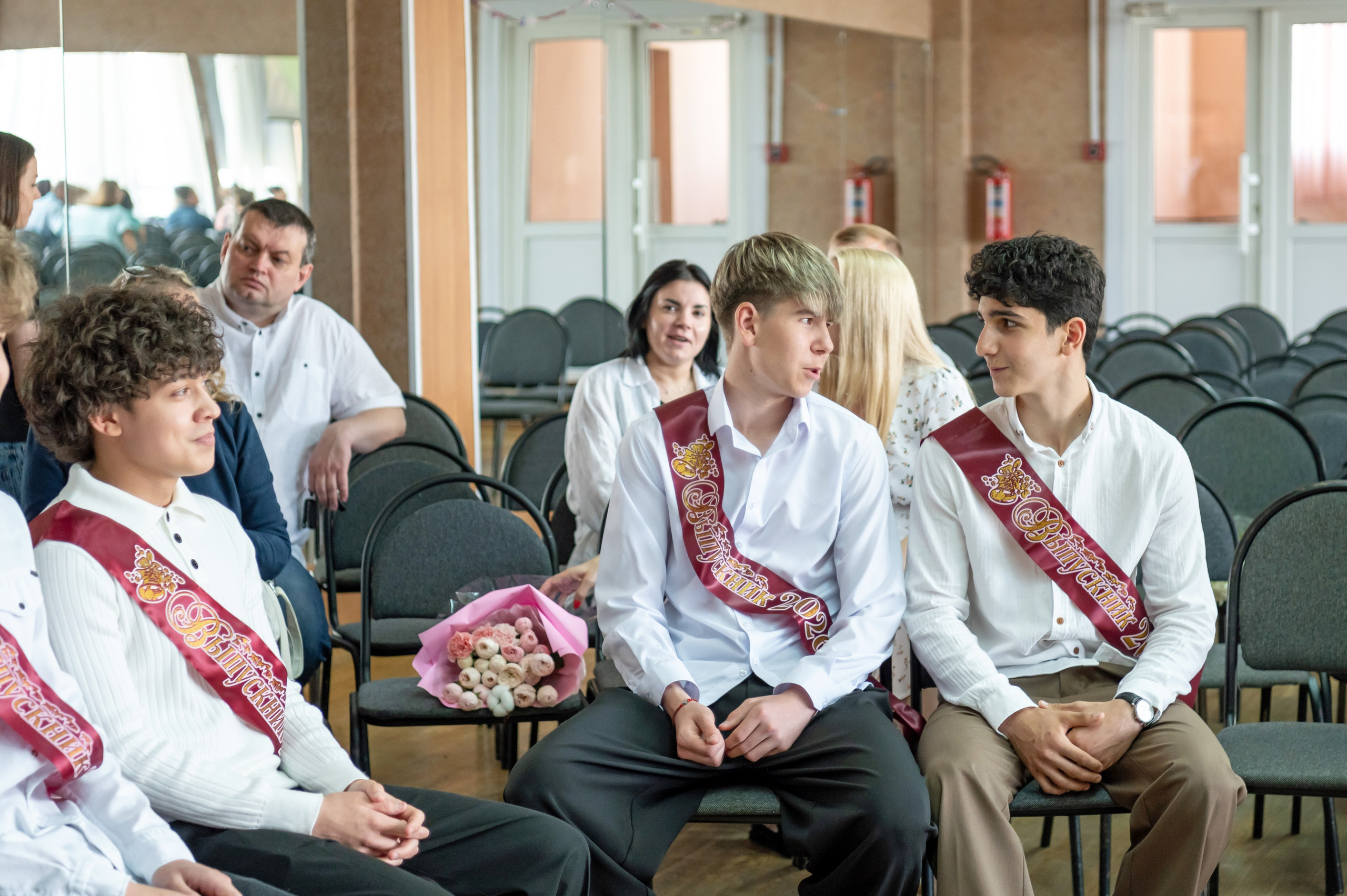 Выпускной 9 класс. Гимназия № 13 г. Долгопрудный. Детский и семейный фотограф г. Москва Оксана Катаджи ☘